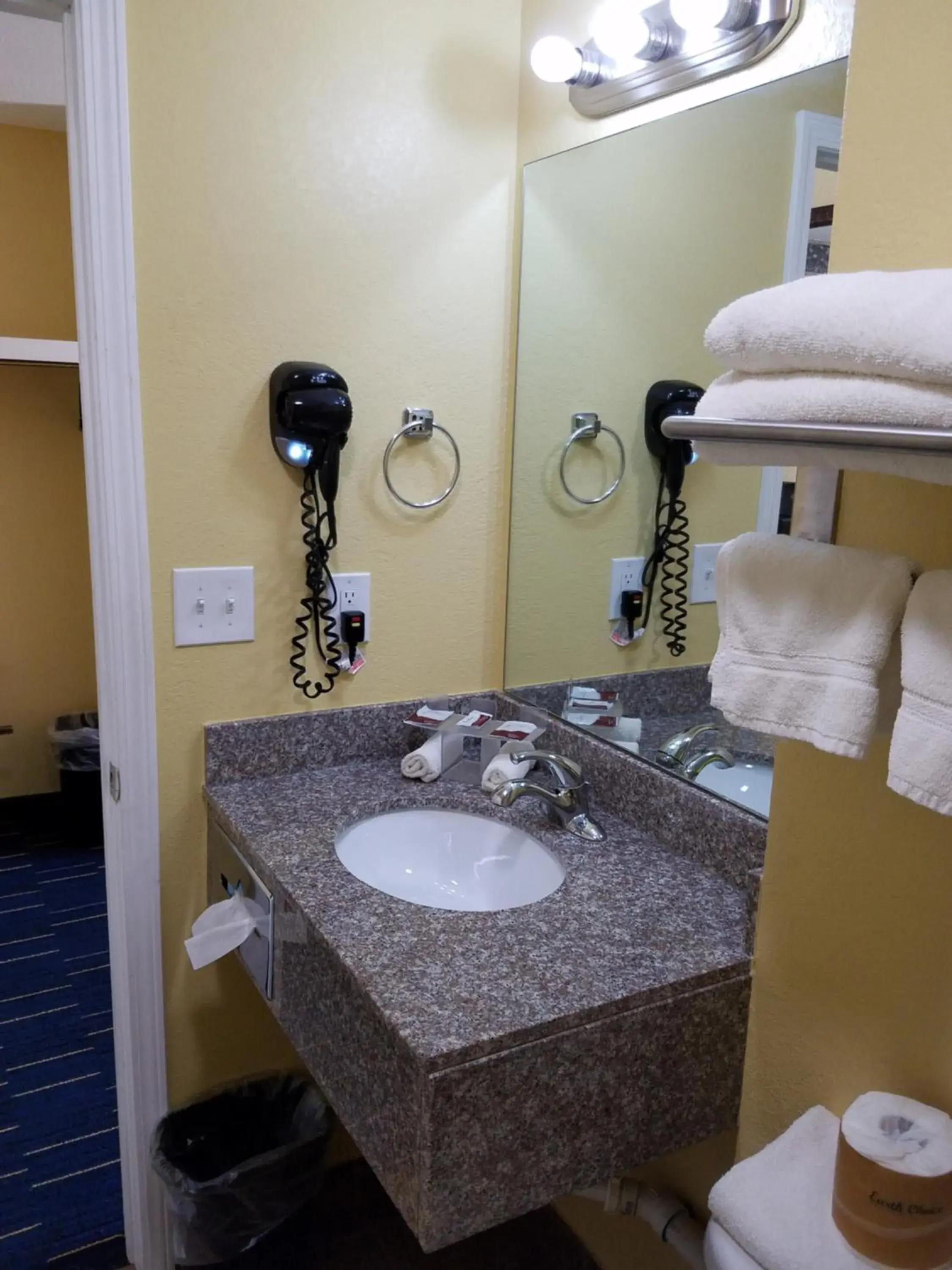 King Room in Country Inn Sterling King Room in Country Inn Sterling