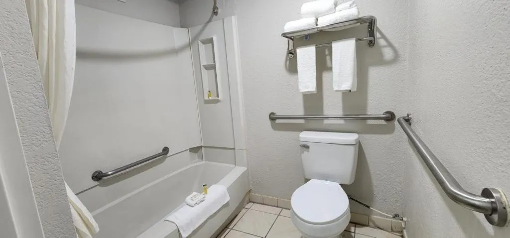 Bathroom in Travelodge by Wyndham Kingsland GA