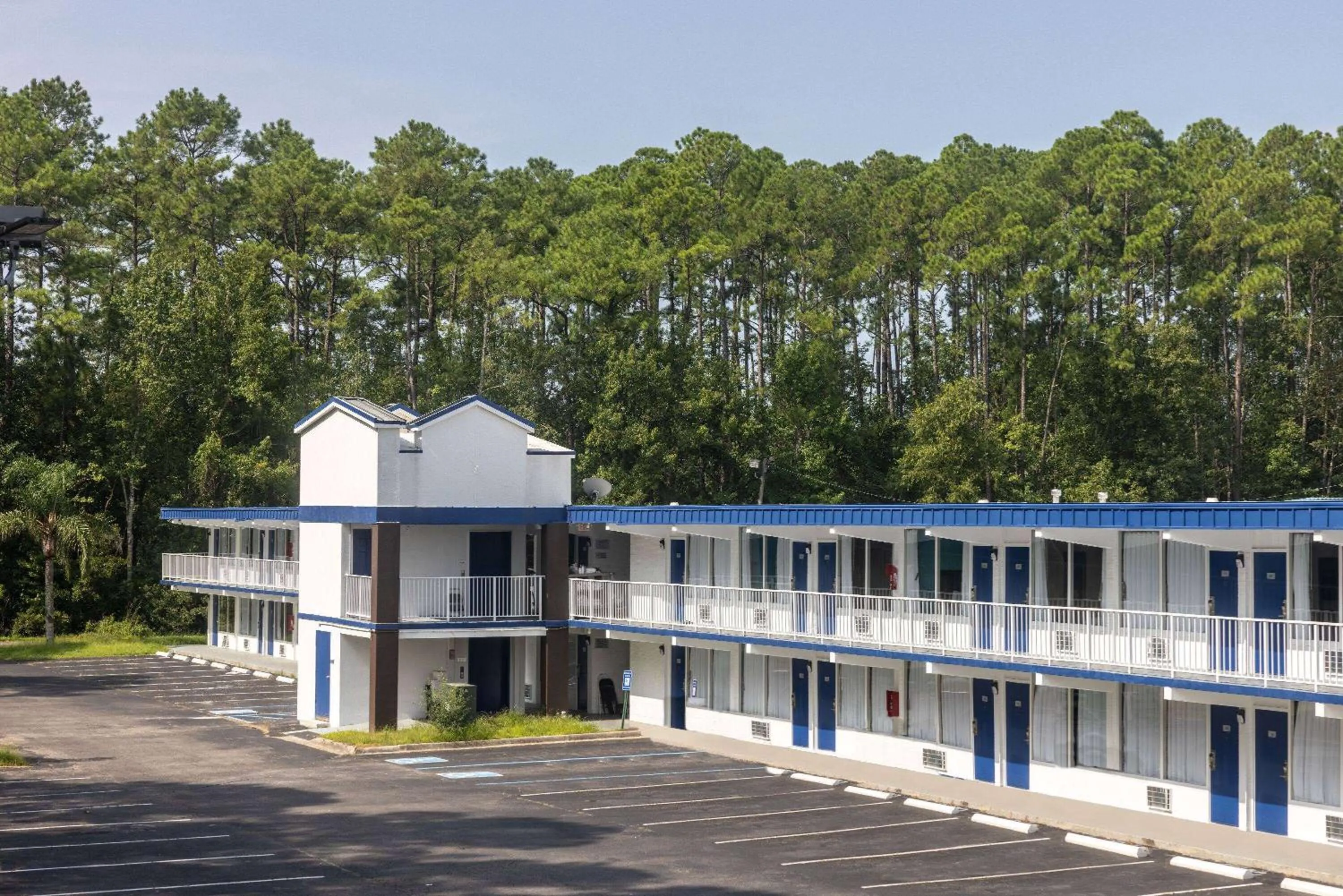 Property building in Travelodge by Wyndham Kingsland GA
