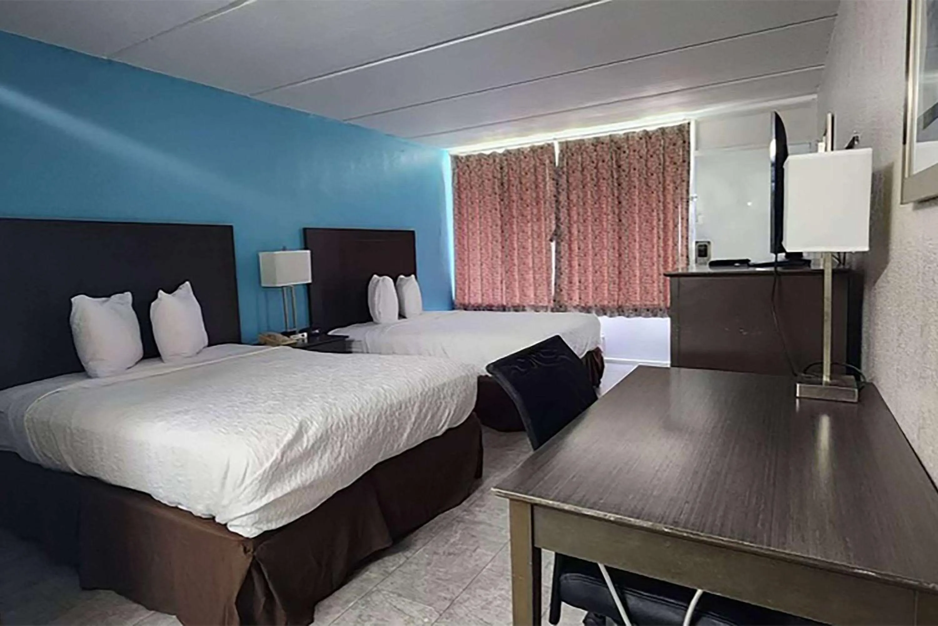 Photo of the whole room, Bed in Travelodge by Wyndham Kingsland GA