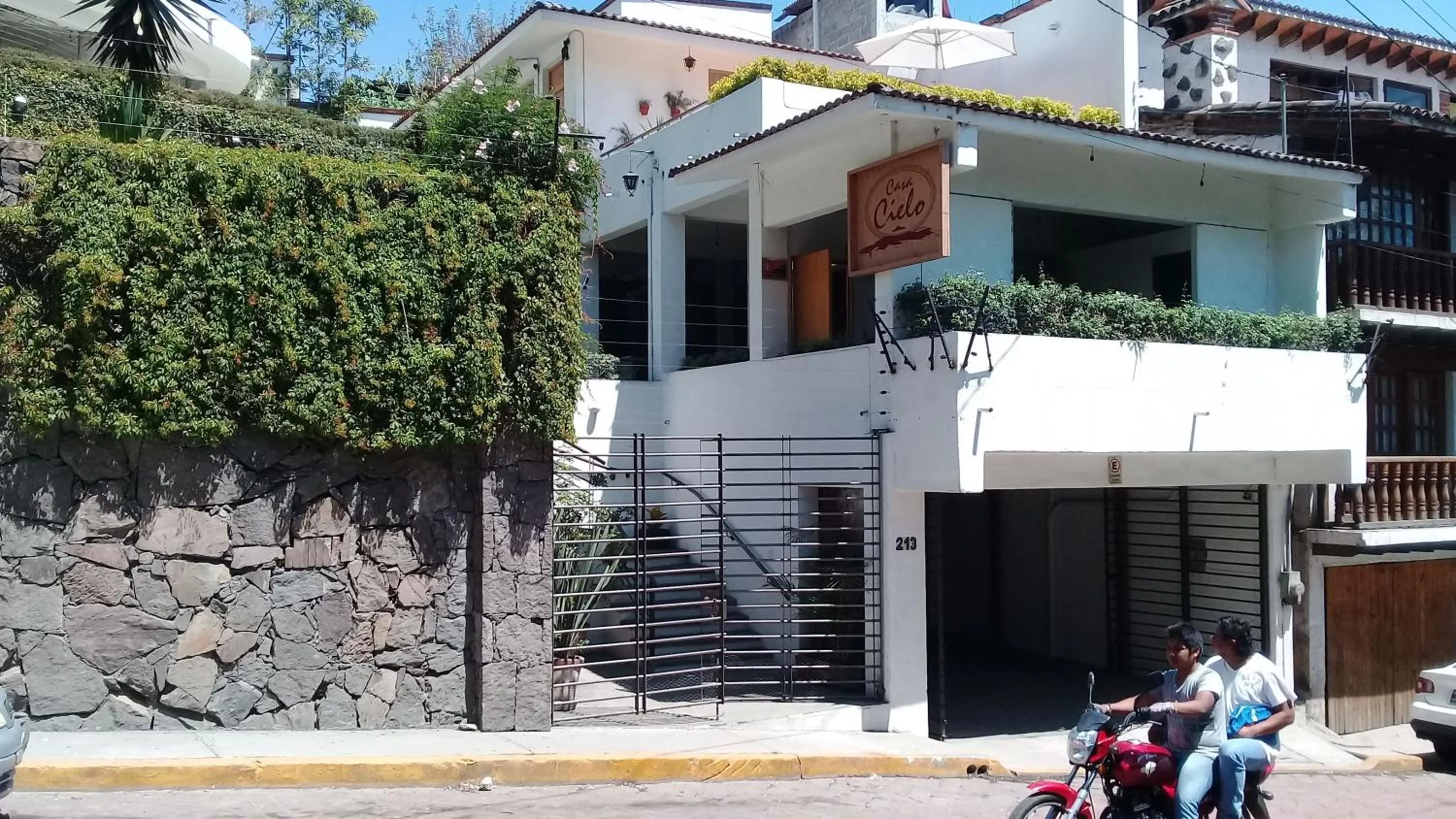 Facade/entrance in Casa Cielo