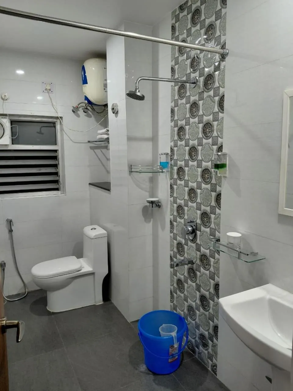 Bathroom in Debadaru Guest House