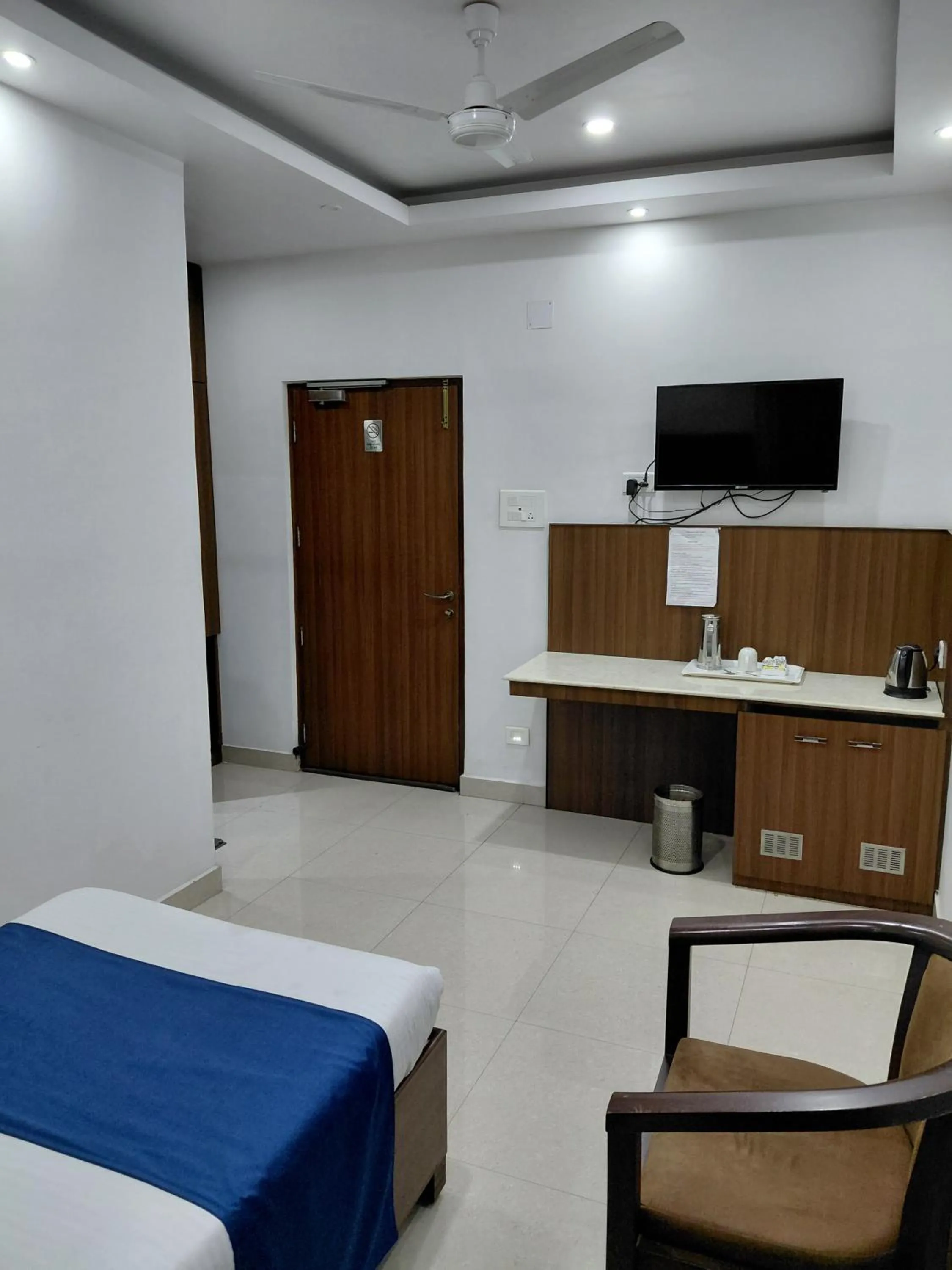 Bed in Debadaru Guest House