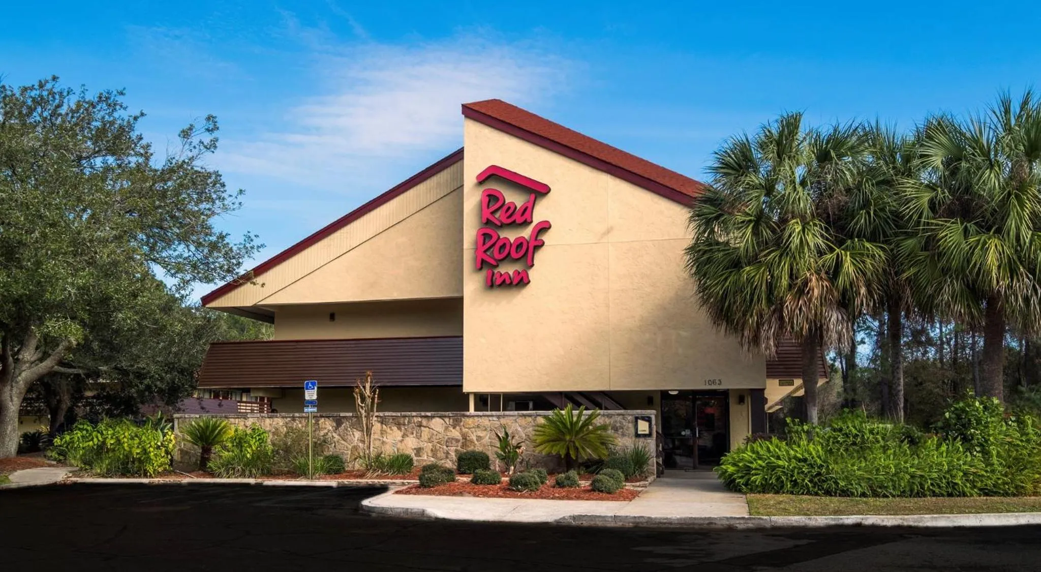 Property building in Red Roof Inn Jacksonville Airport
