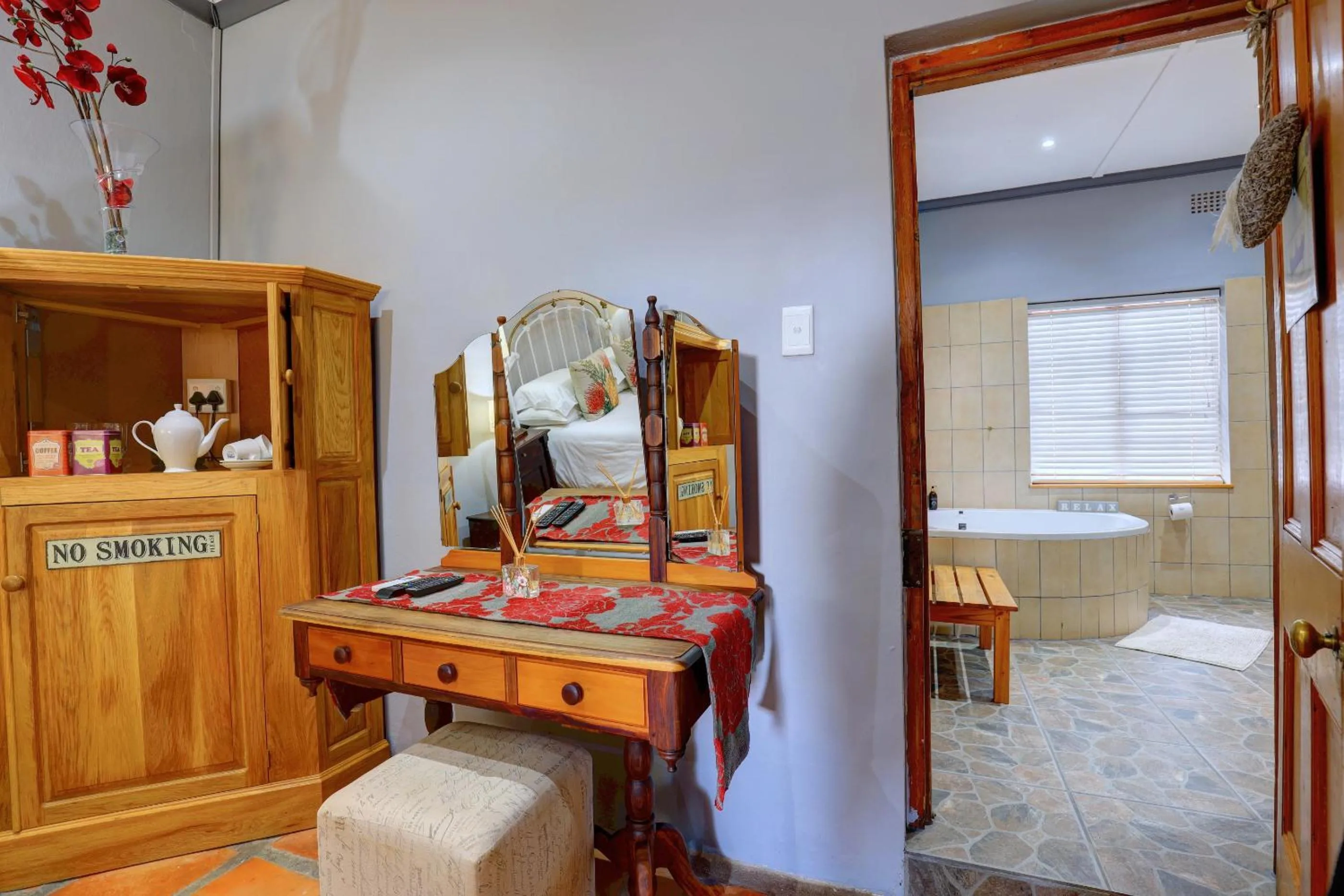 Decorative detail in Thylitshia Villa Country Guest House