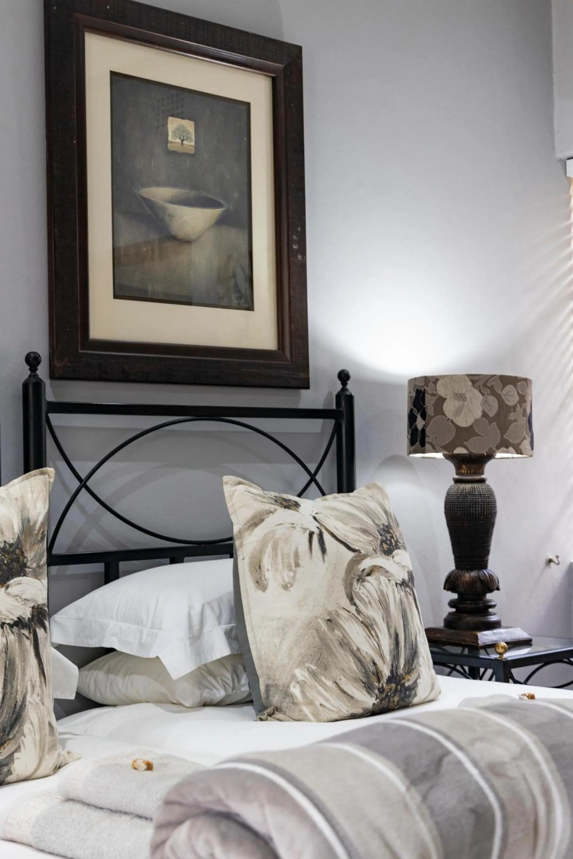 Decorative detail, Bed in Thylitshia Villa Country Guest House