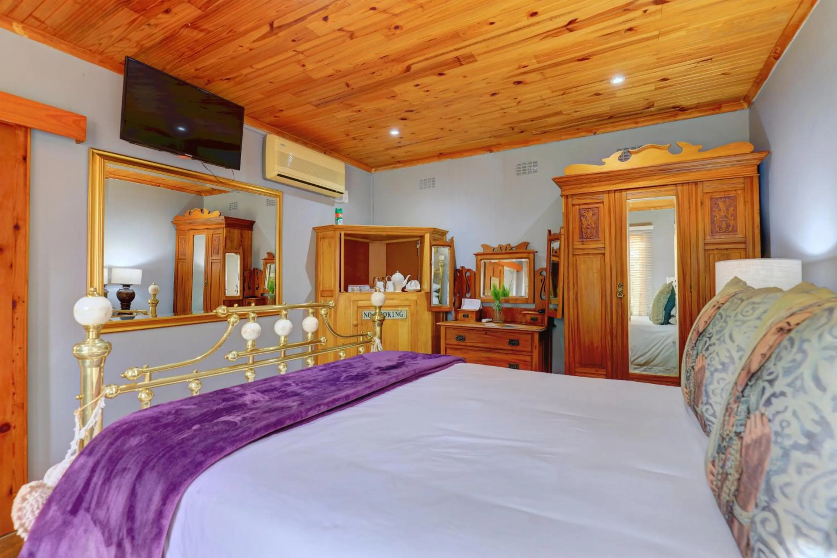 Photo of the whole room, Bed in Thylitshia Villa Country Guest House