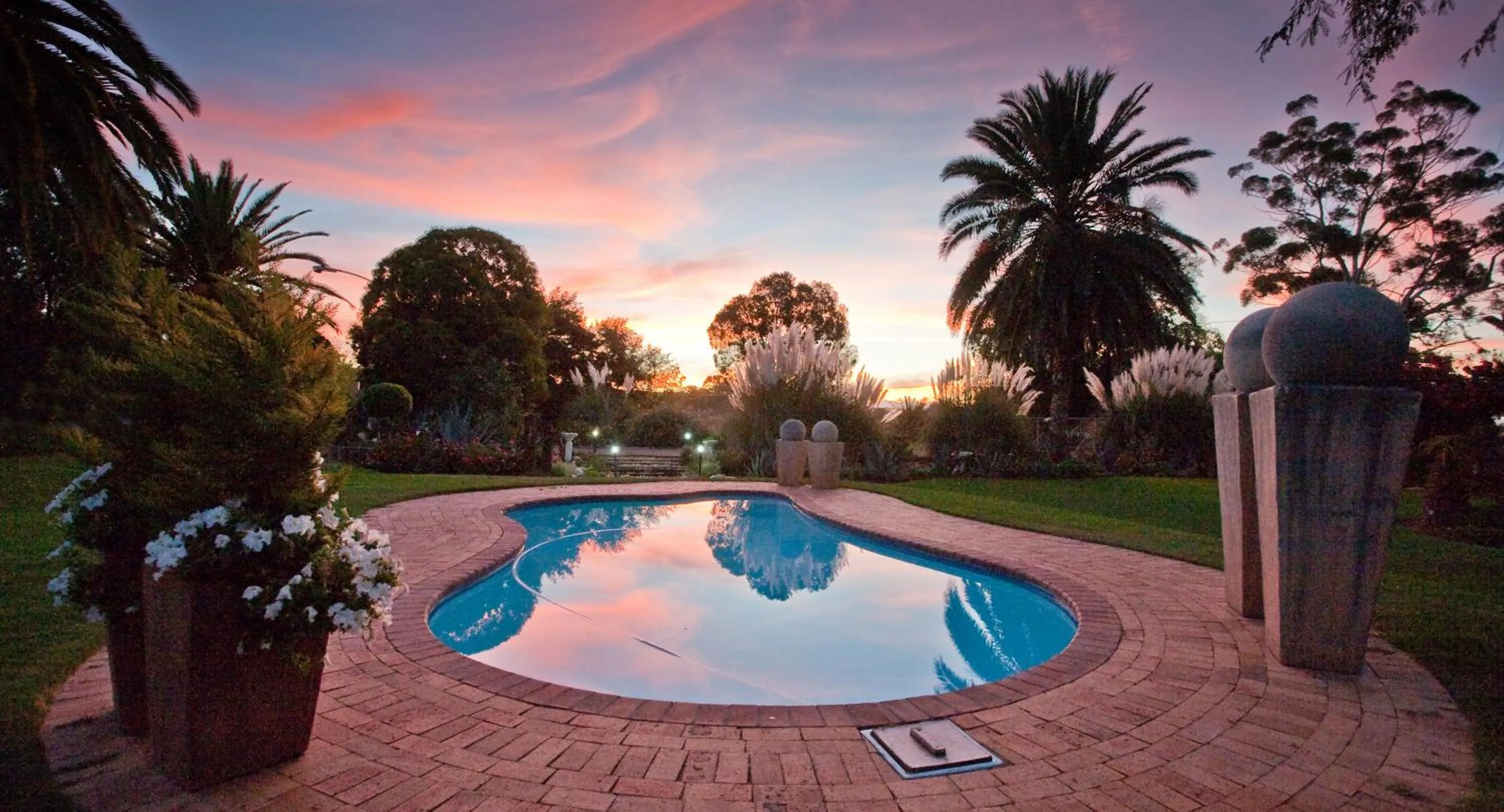 Swimming pool in Thylitshia Villa Country Guest House
