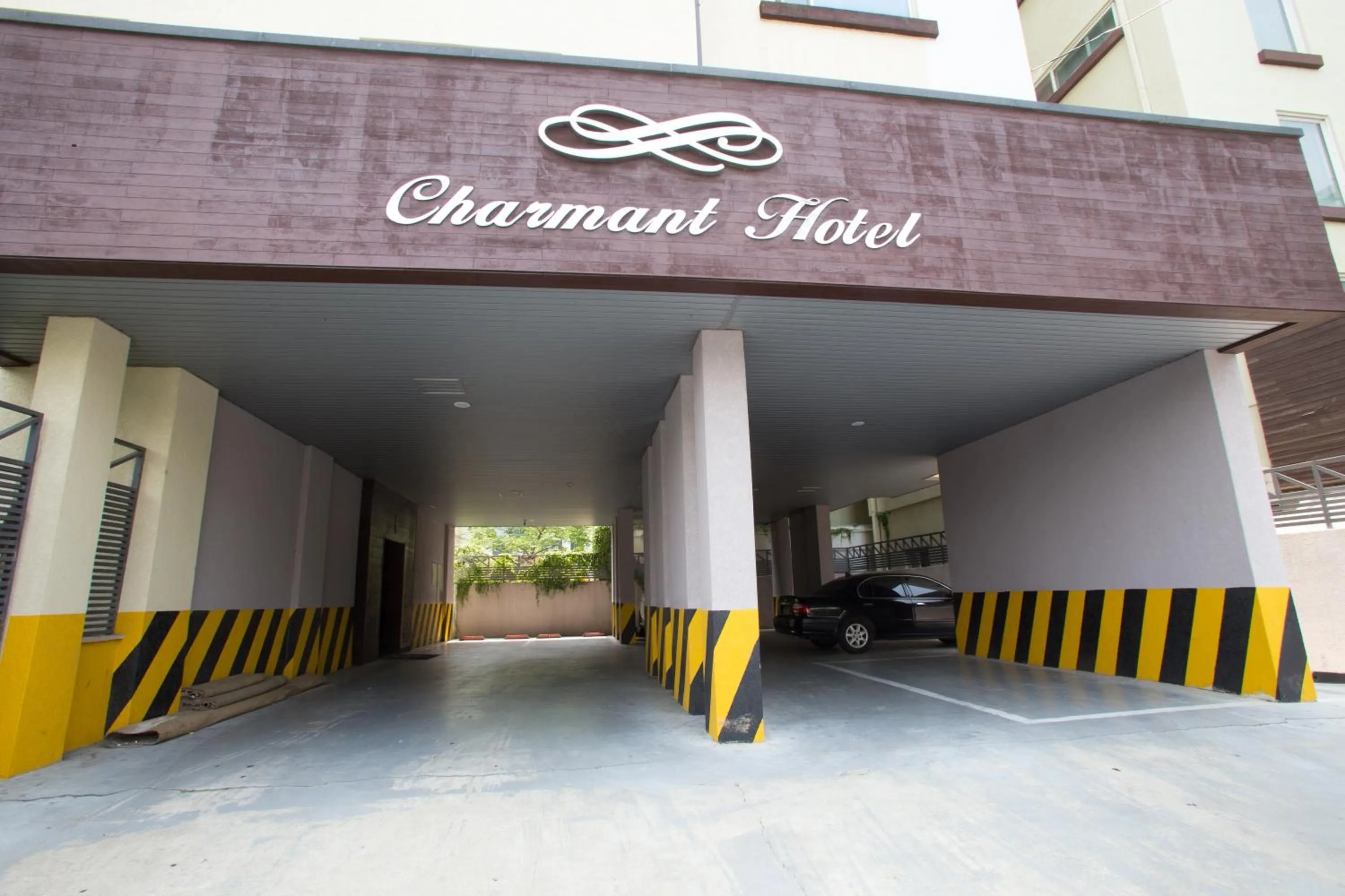 Facade/entrance in Charmant Hotel