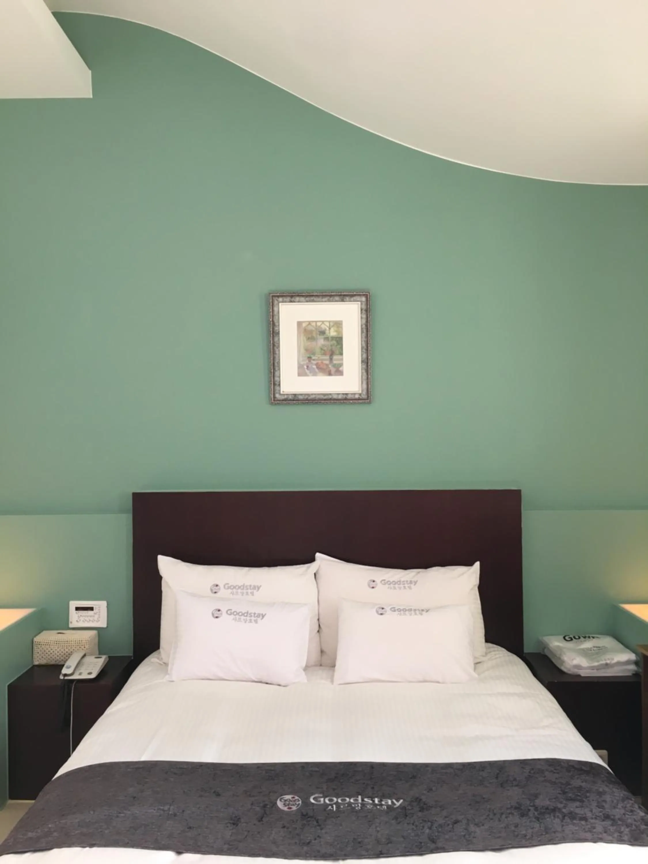 Bedroom, Bed in Charmant Hotel