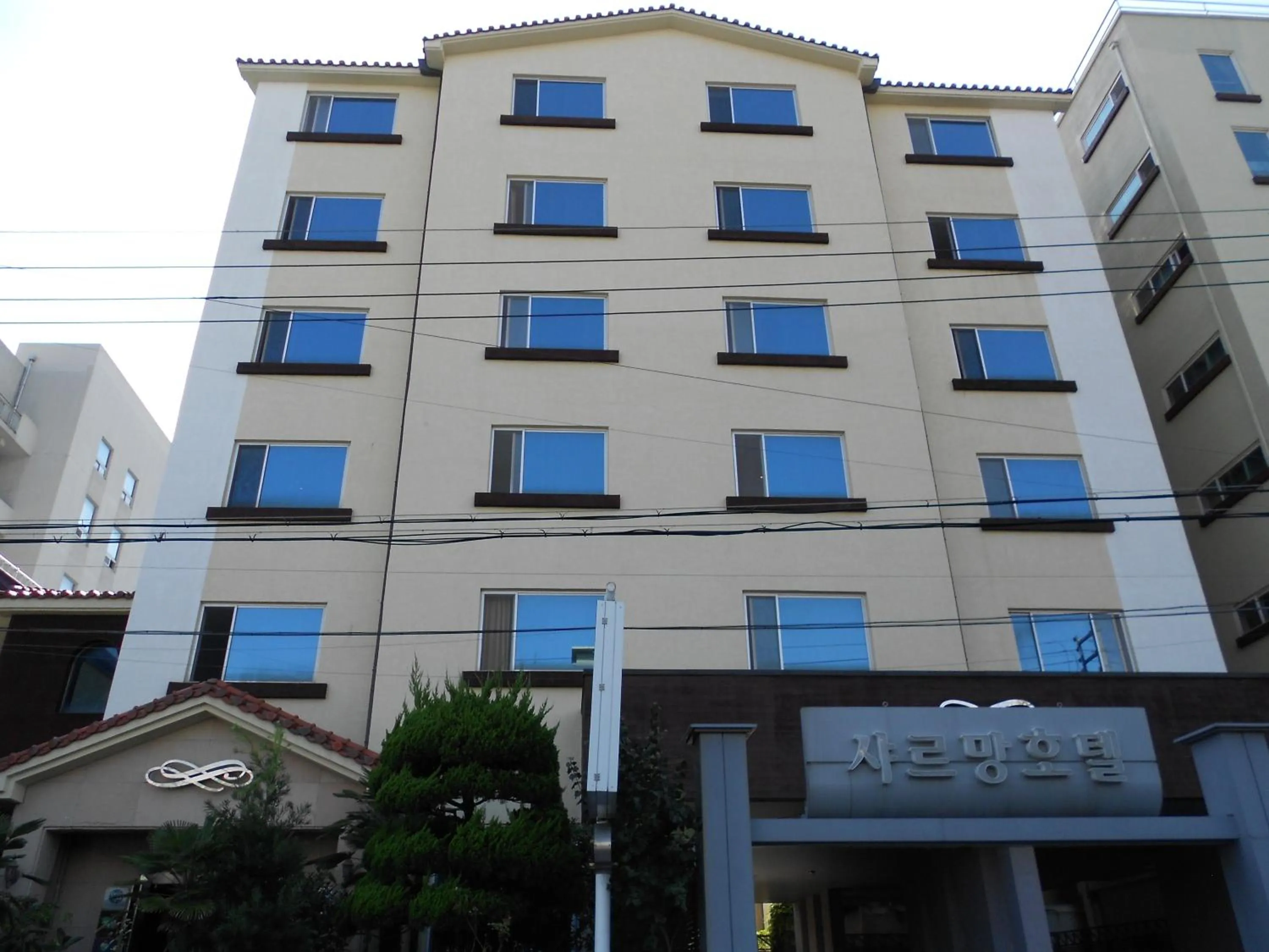 Property building in Charmant Hotel