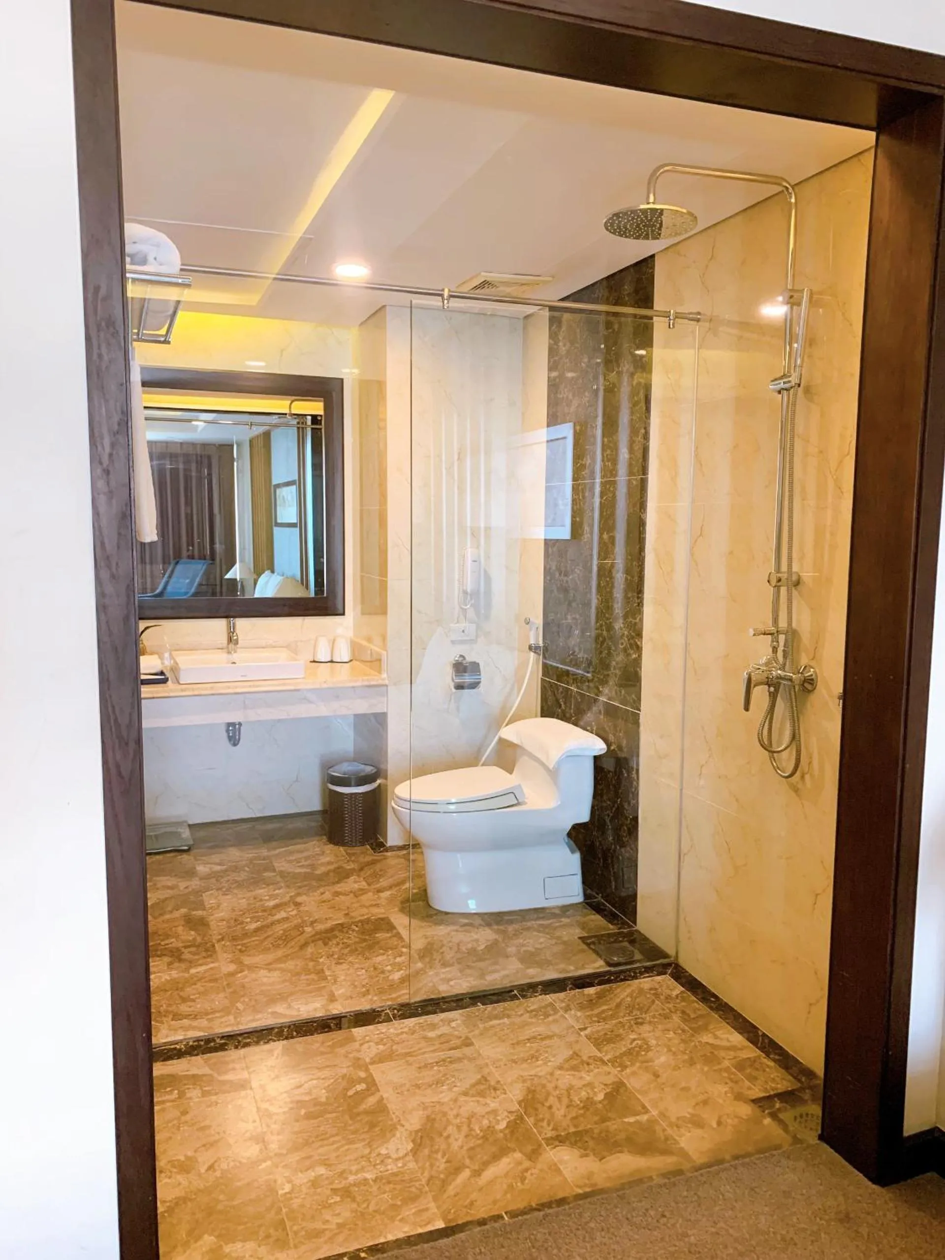 Shower in Muong Thanh Luxury Nhat Le Hotel
