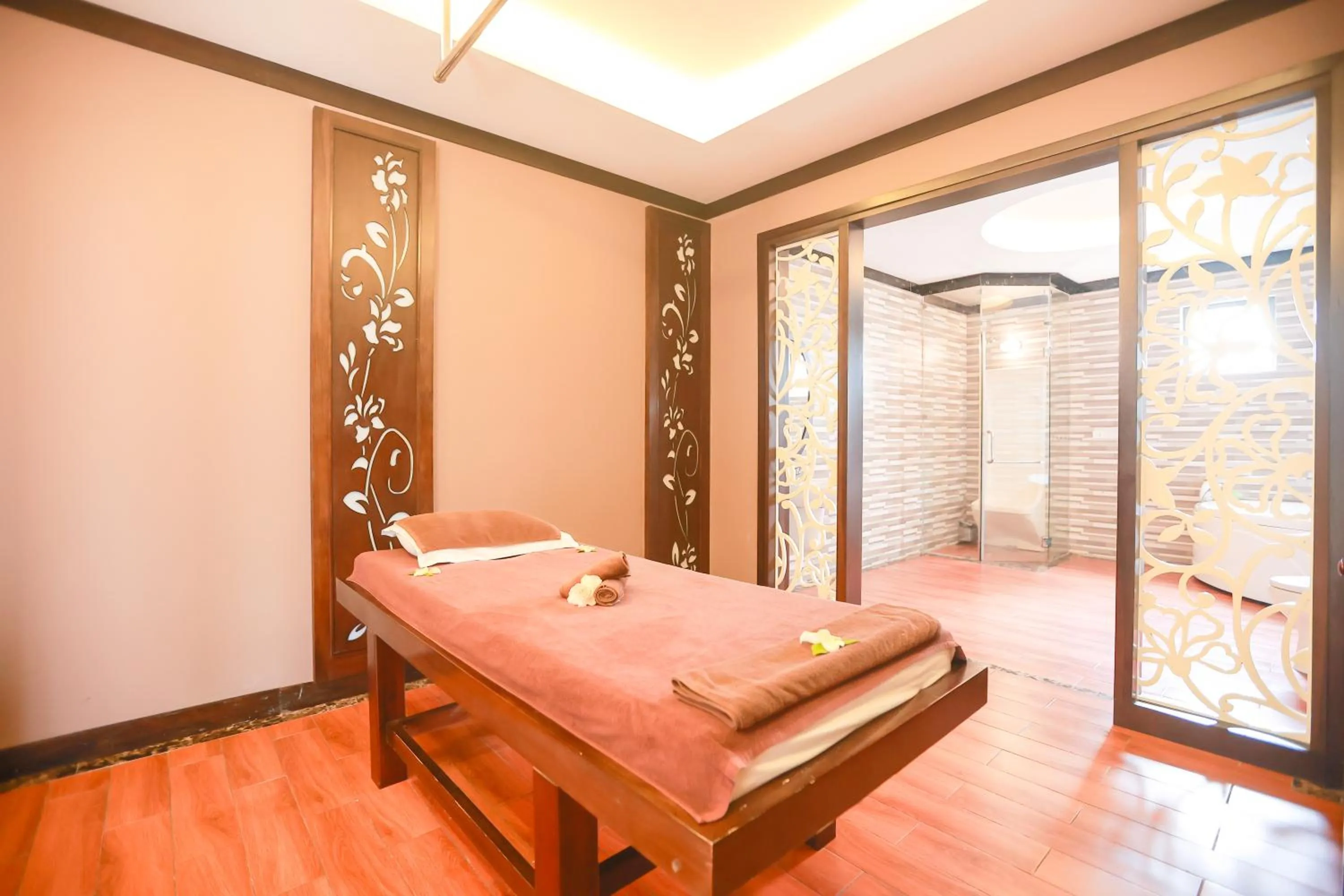 Sauna in Muong Thanh Luxury Nhat Le Hotel