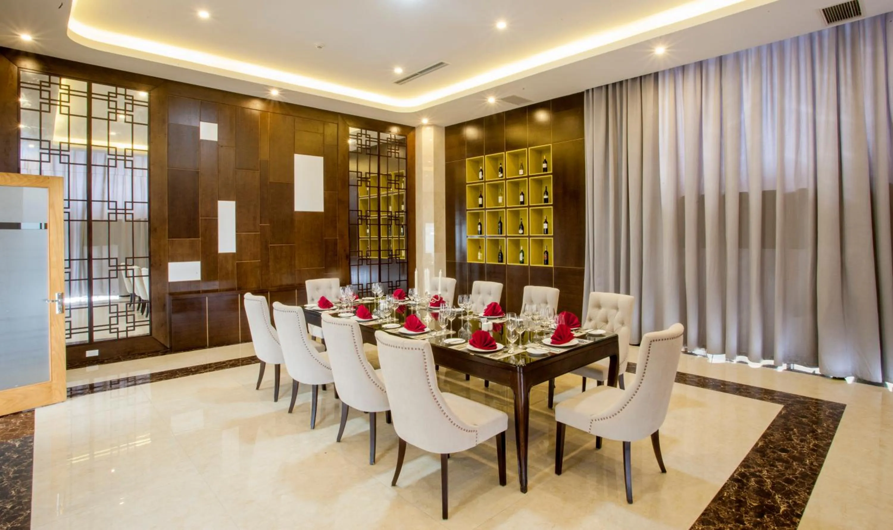 Dining area in Muong Thanh Luxury Nhat Le Hotel