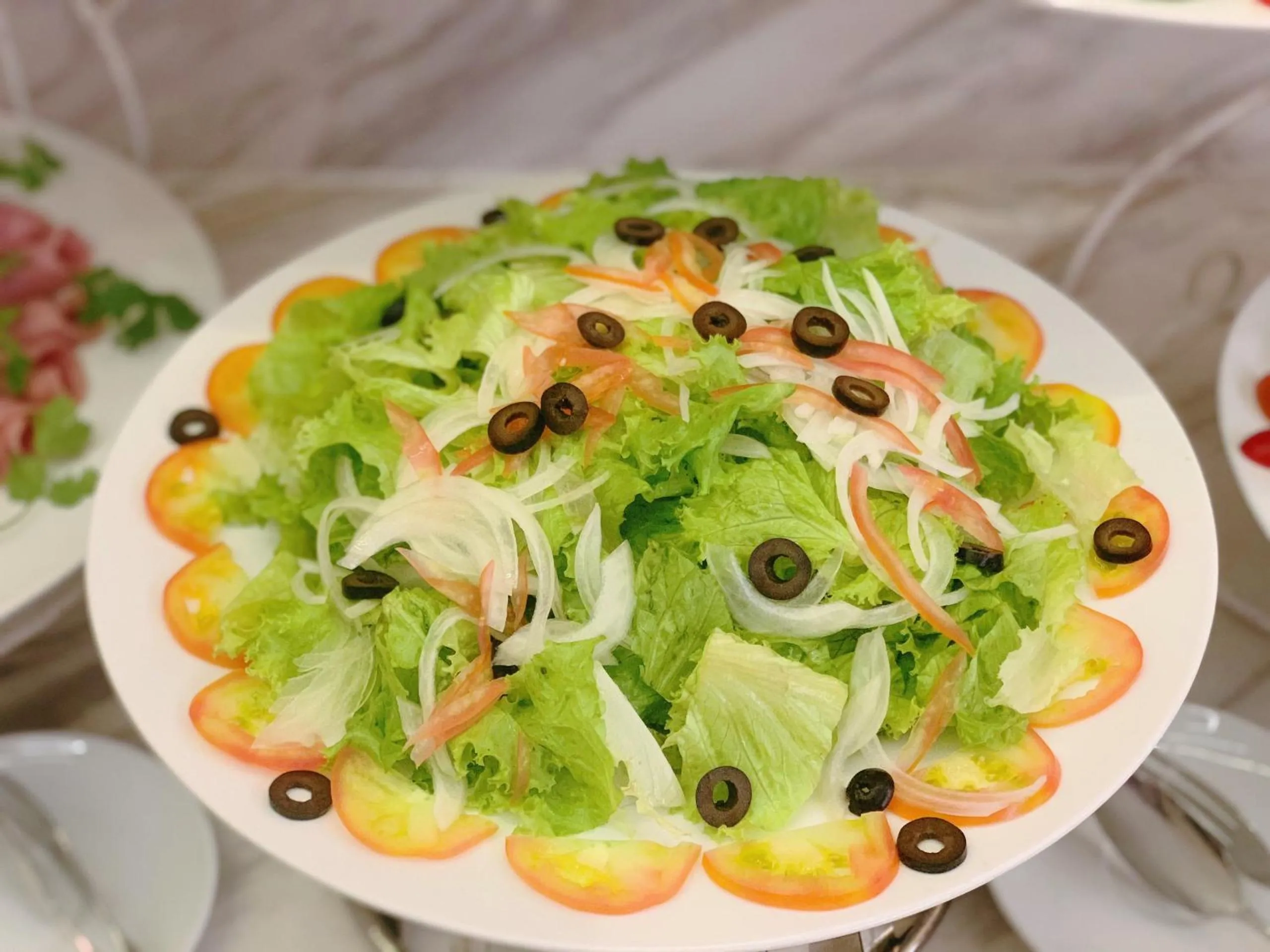 Food and drinks in Muong Thanh Luxury Nhat Le Hotel