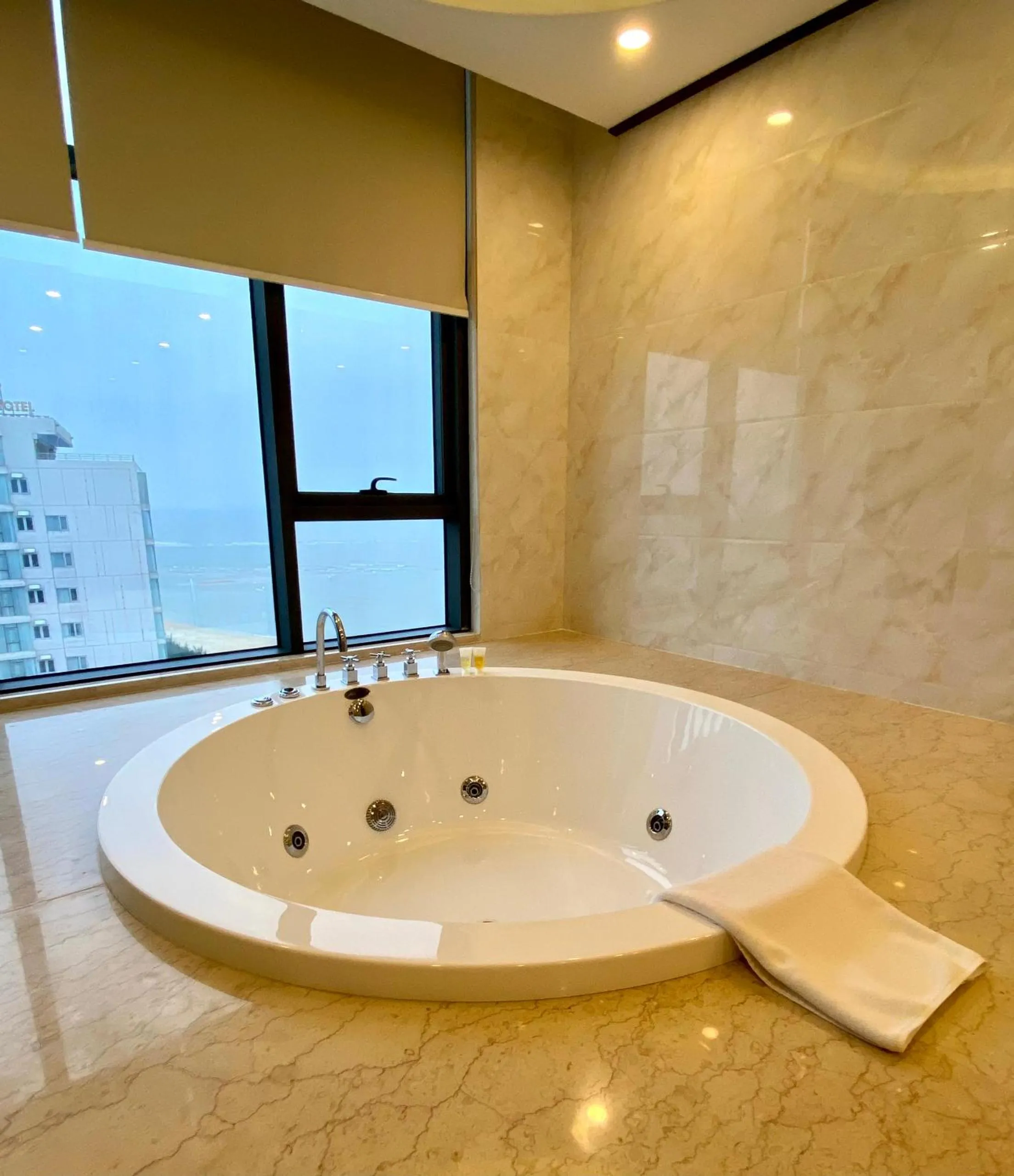Hot Tub in Muong Thanh Luxury Nhat Le Hotel