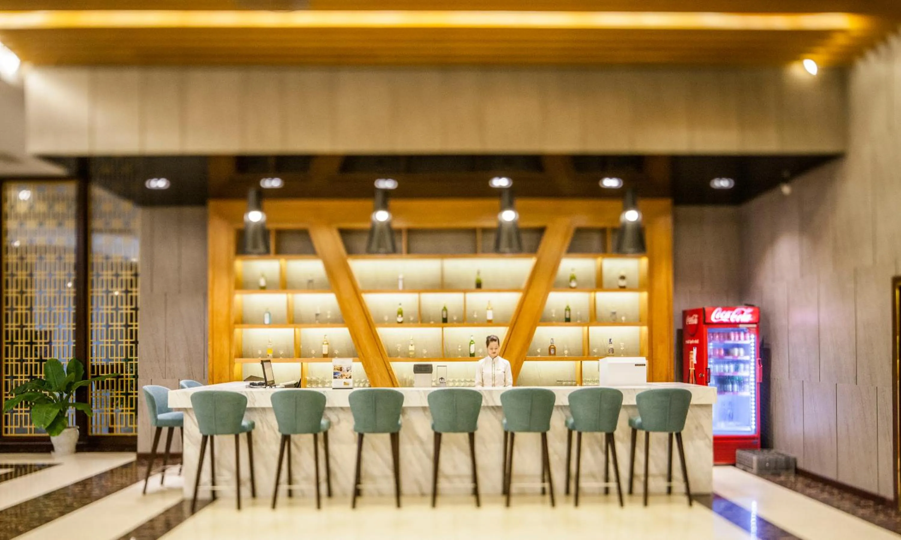 Restaurant/places to eat in Muong Thanh Luxury Nhat Le Hotel