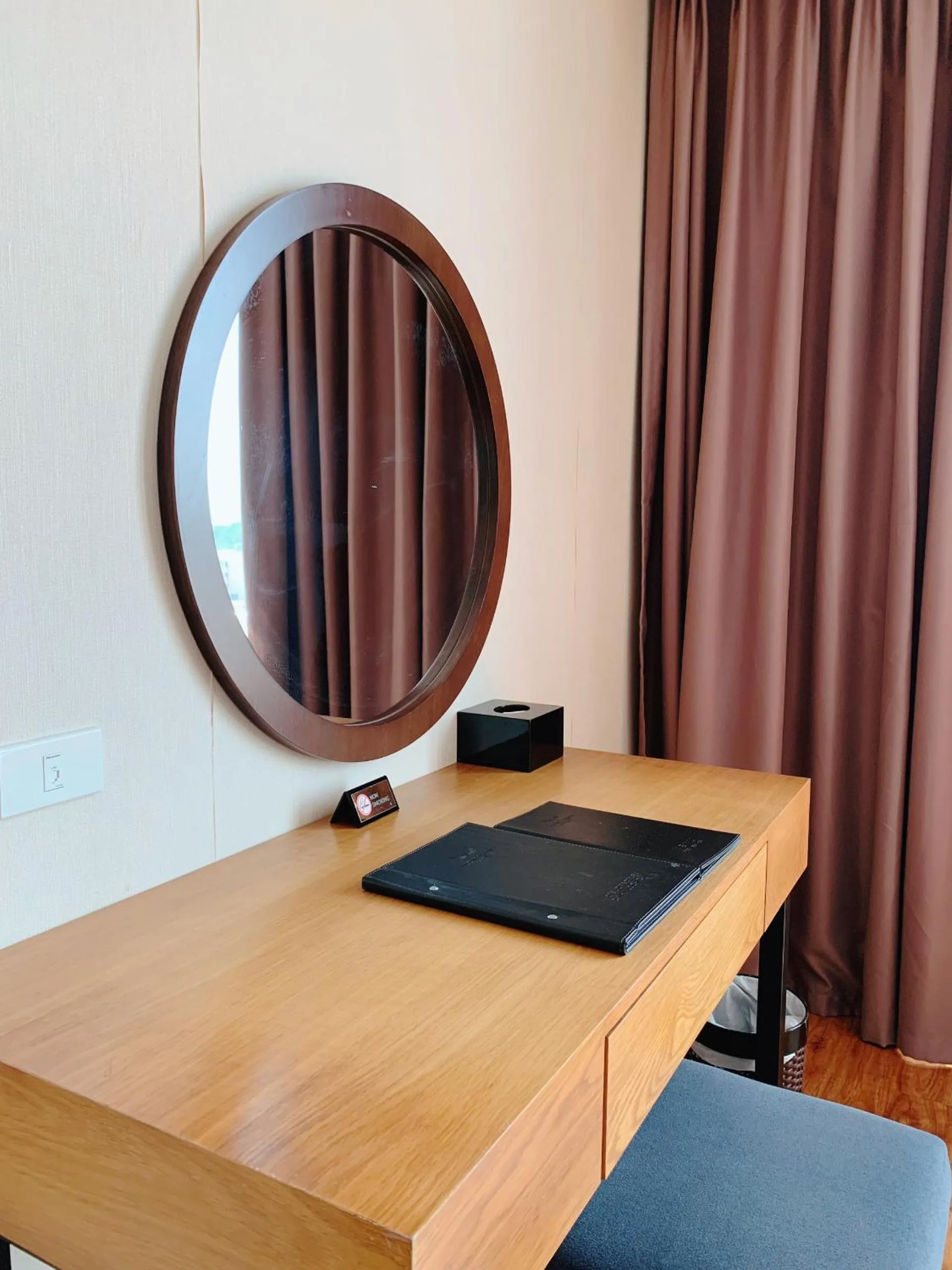 hair dresser in Muong Thanh Luxury Nhat Le Hotel