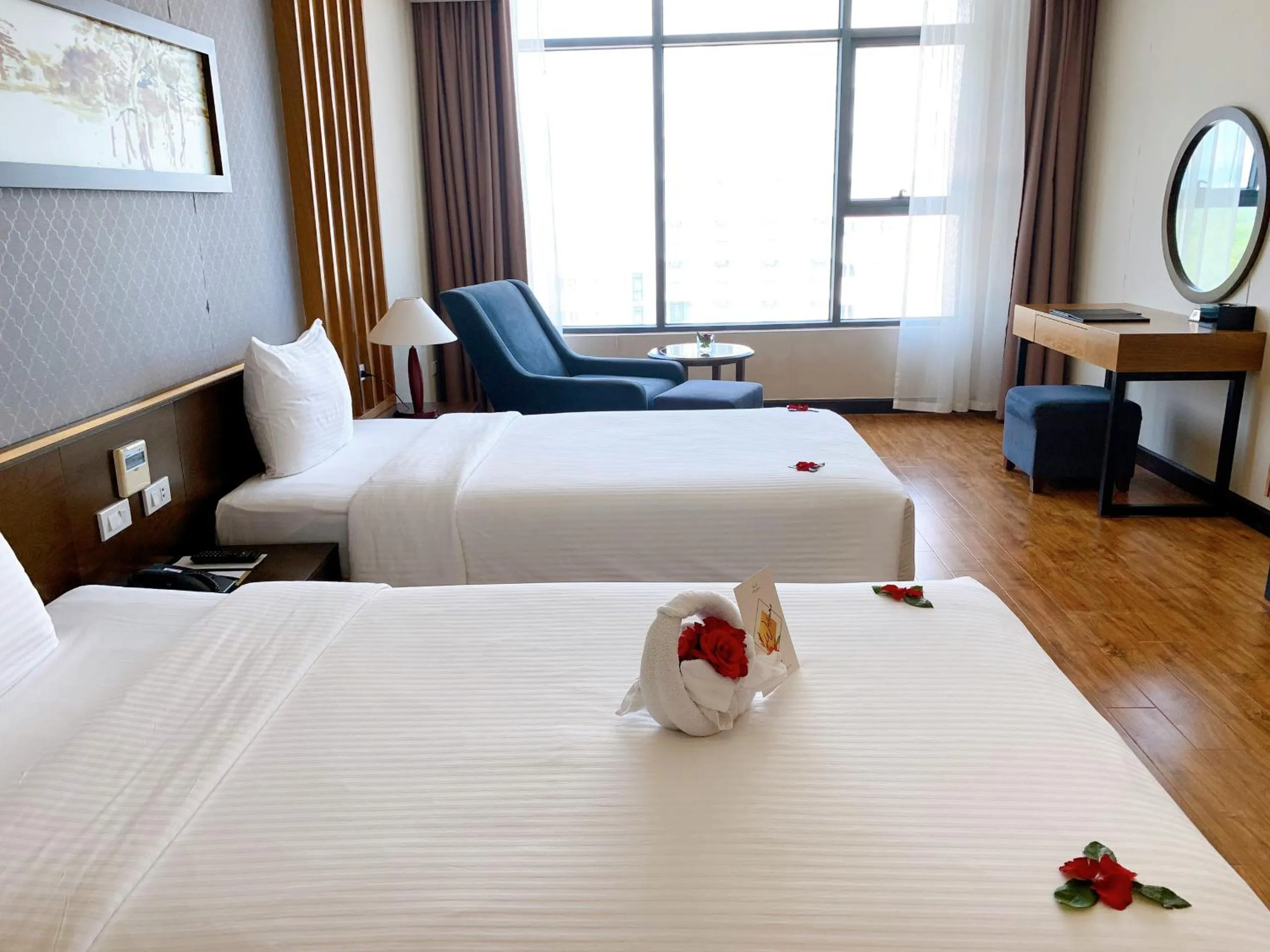 Bed in Muong Thanh Luxury Nhat Le Hotel