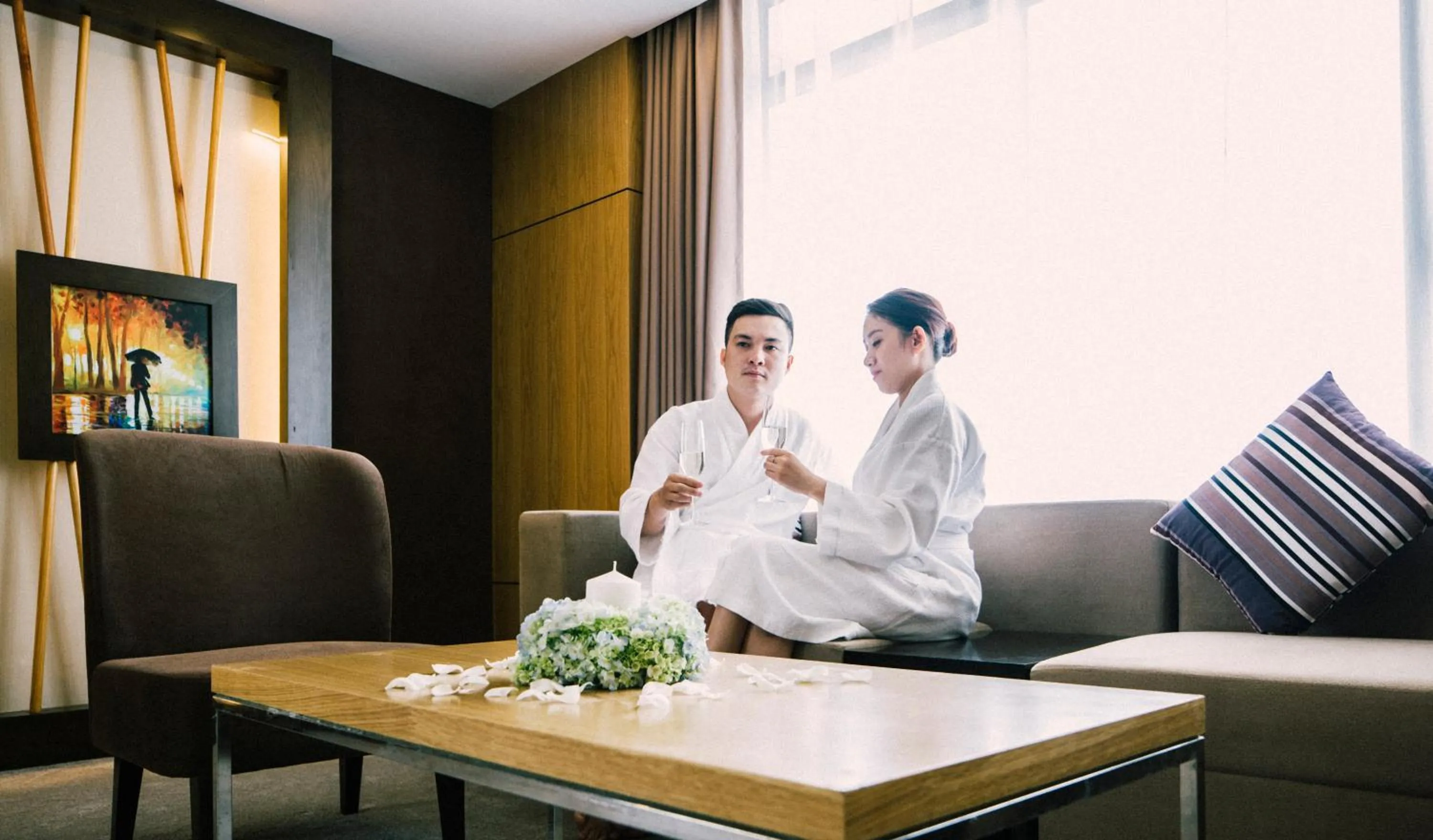 Seating area in Muong Thanh Luxury Nhat Le Hotel