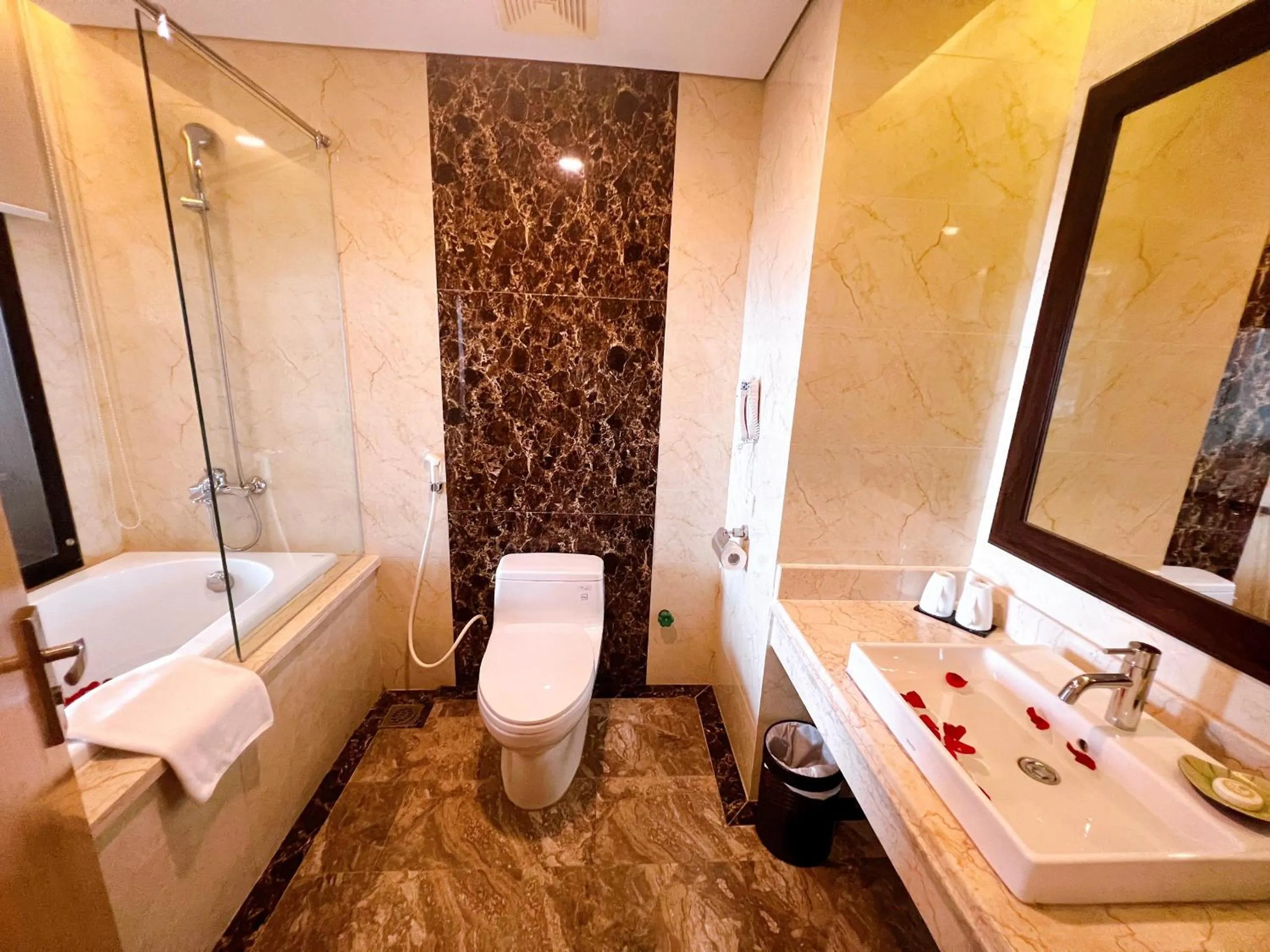 Shower in Muong Thanh Luxury Nhat Le Hotel
