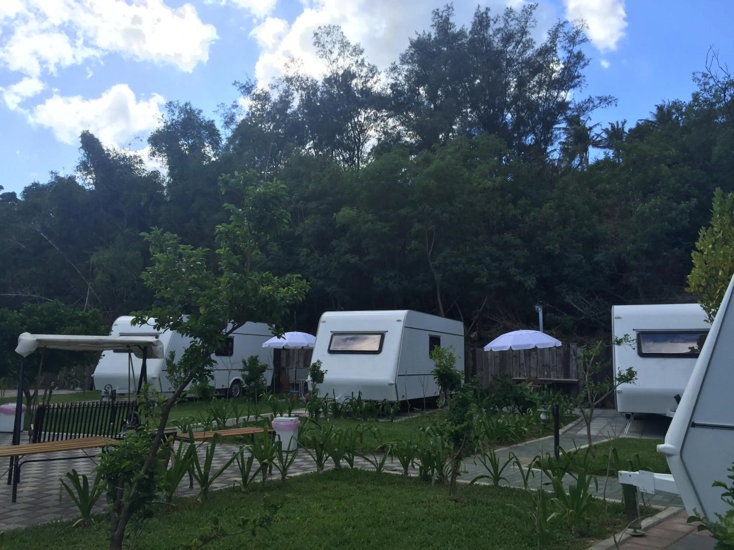 Garden view in Kenting Houbihu Camping Car B&B
