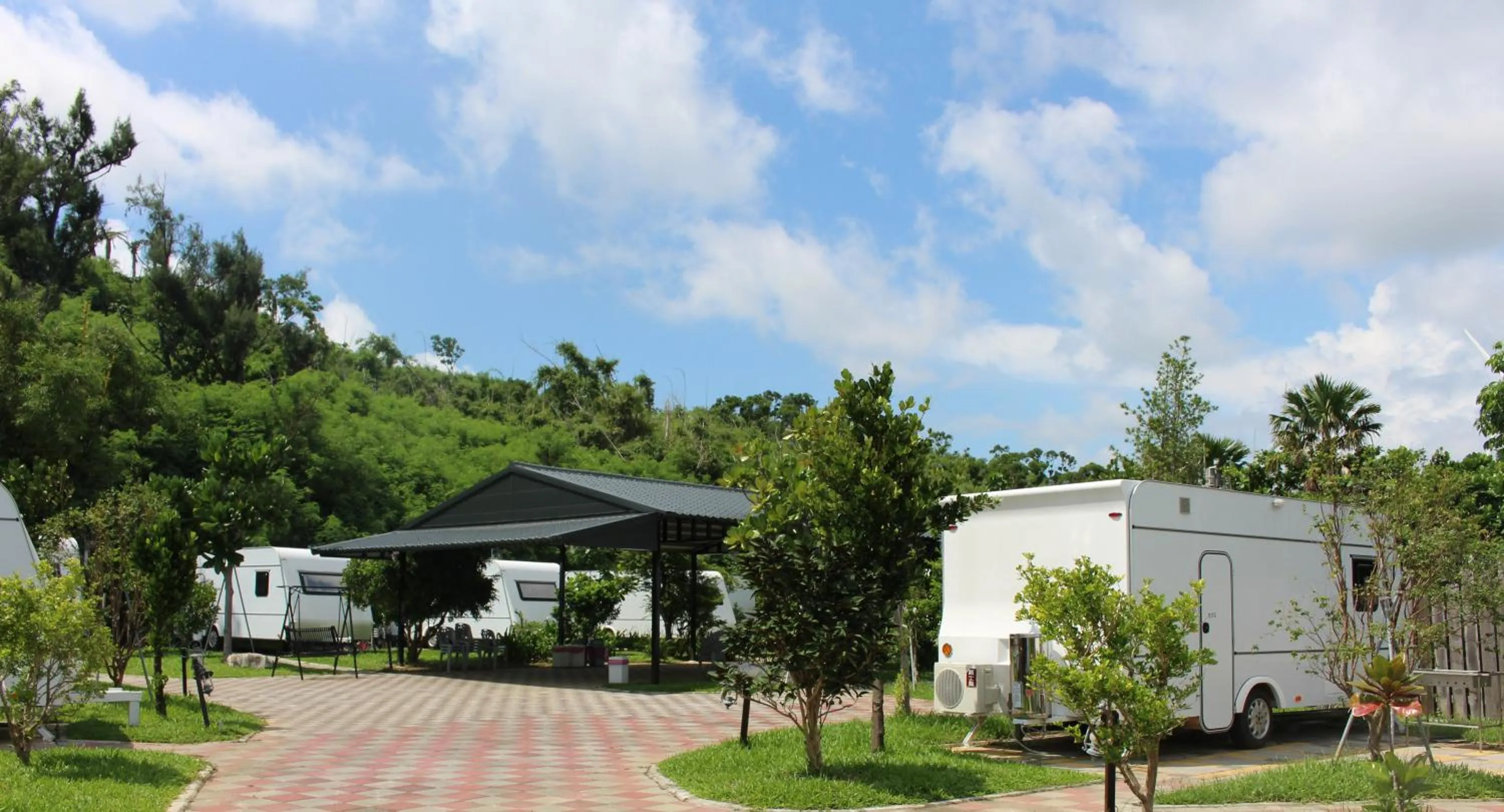Kenting Houbihu Camping Car B&B