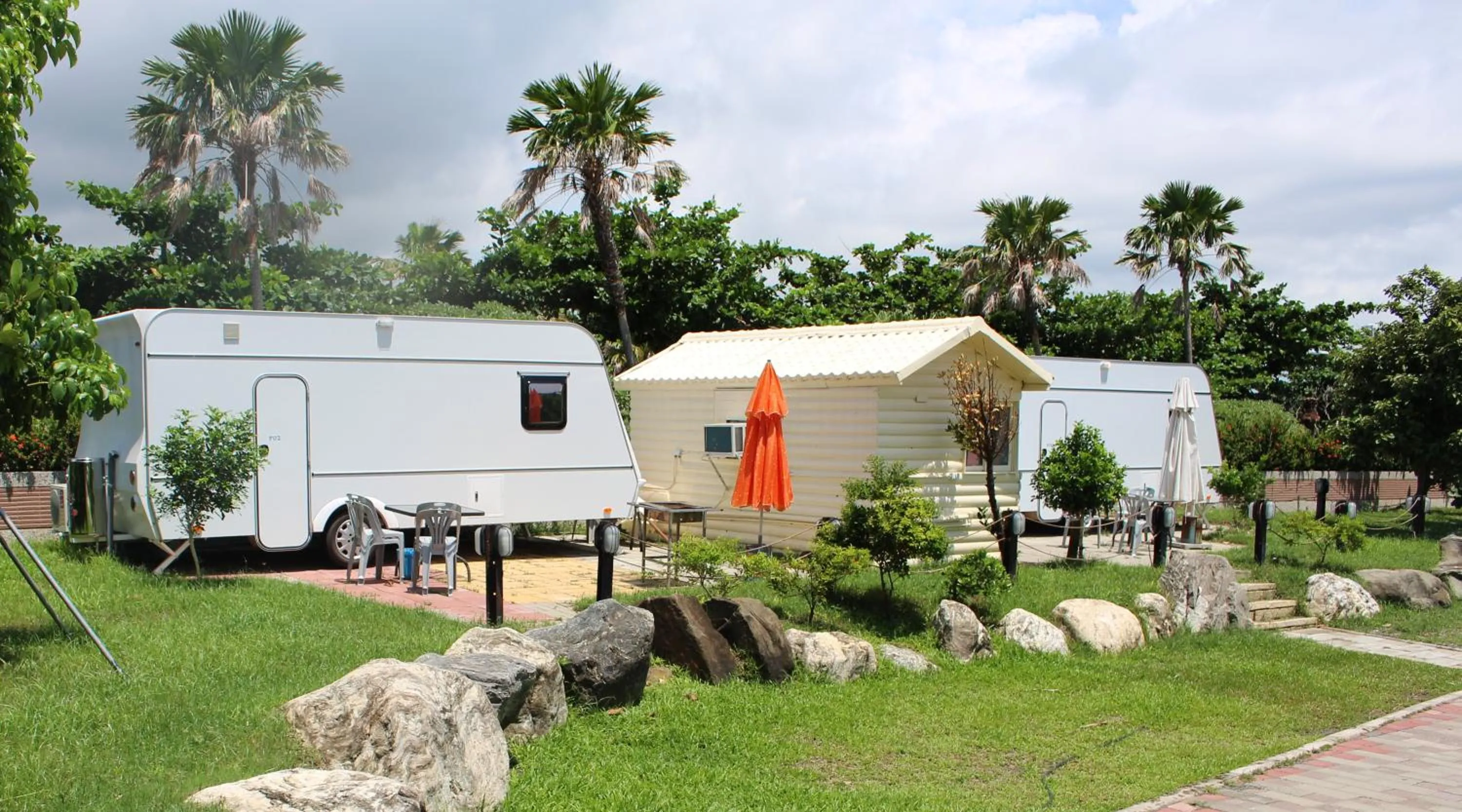 Kenting Houbihu Camping Car B&B