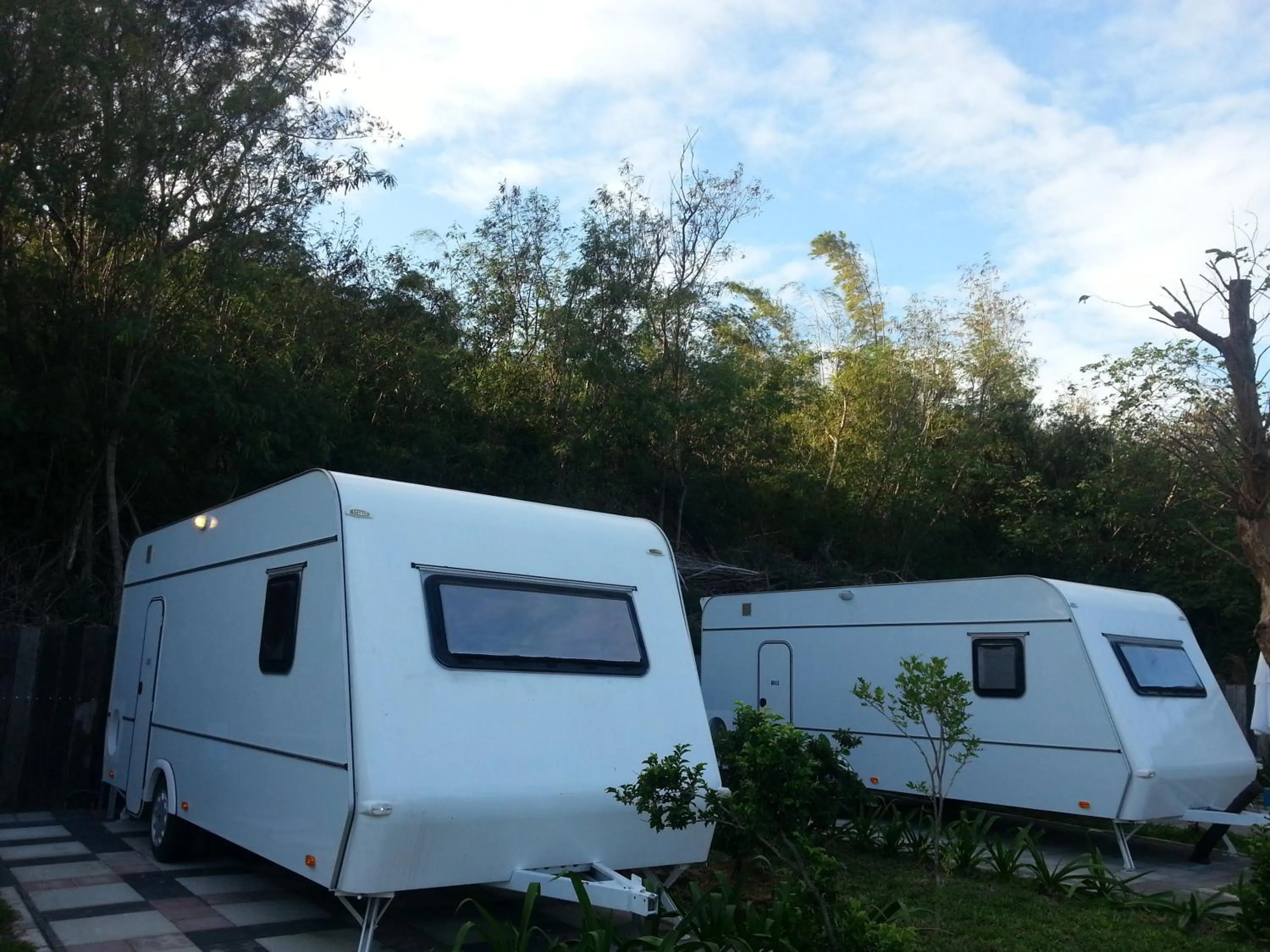 Kenting Houbihu Camping Car B&B