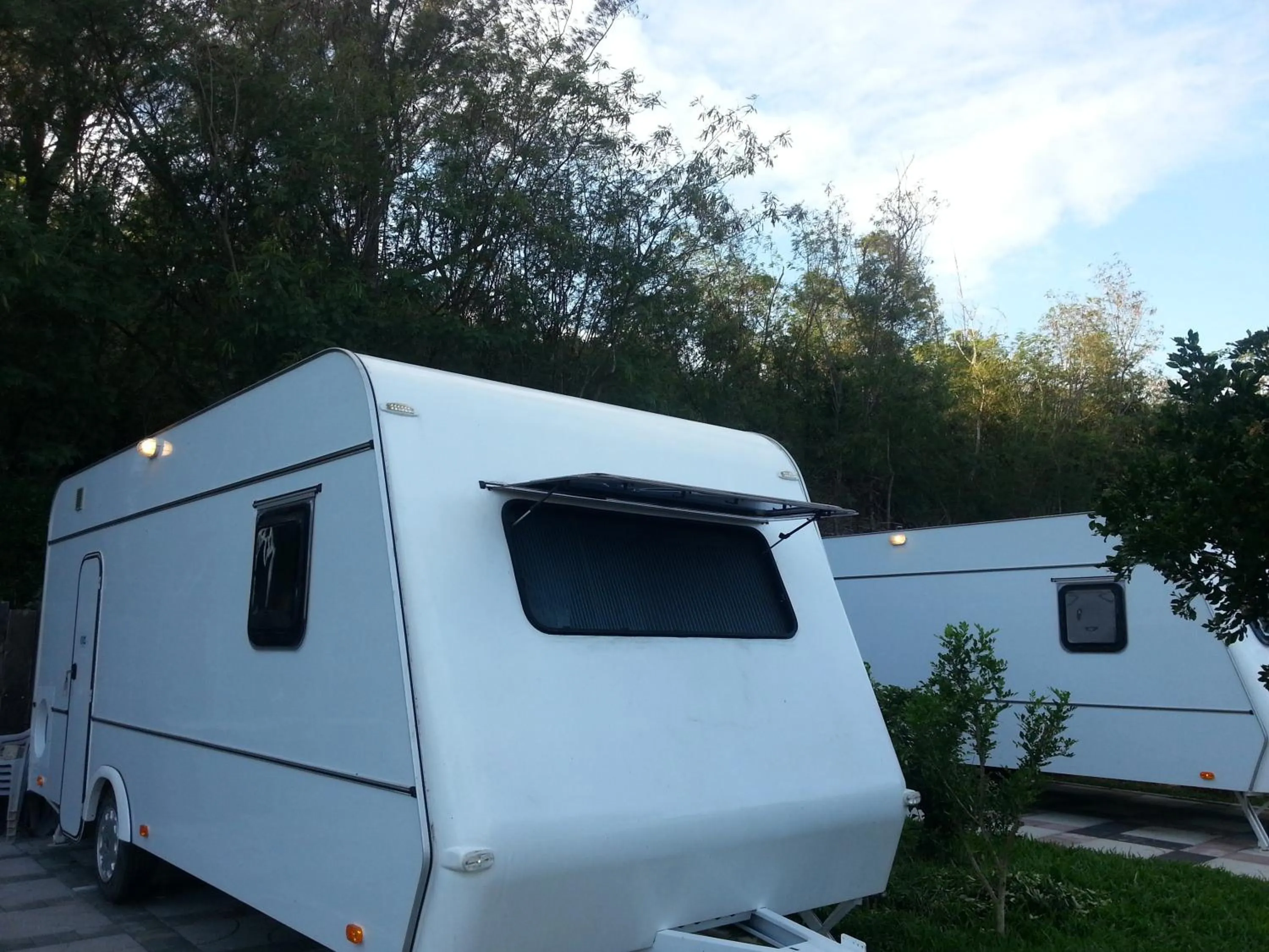 Kenting Houbihu Camping Car B&B