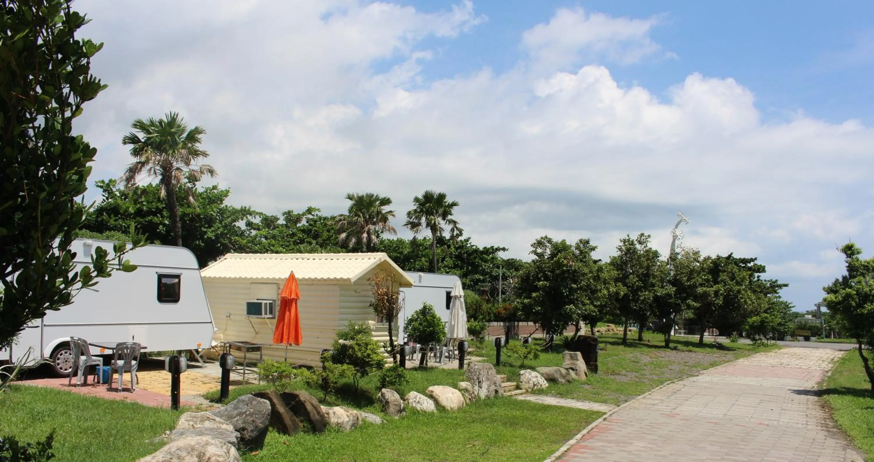 Kenting Houbihu Camping Car B&B