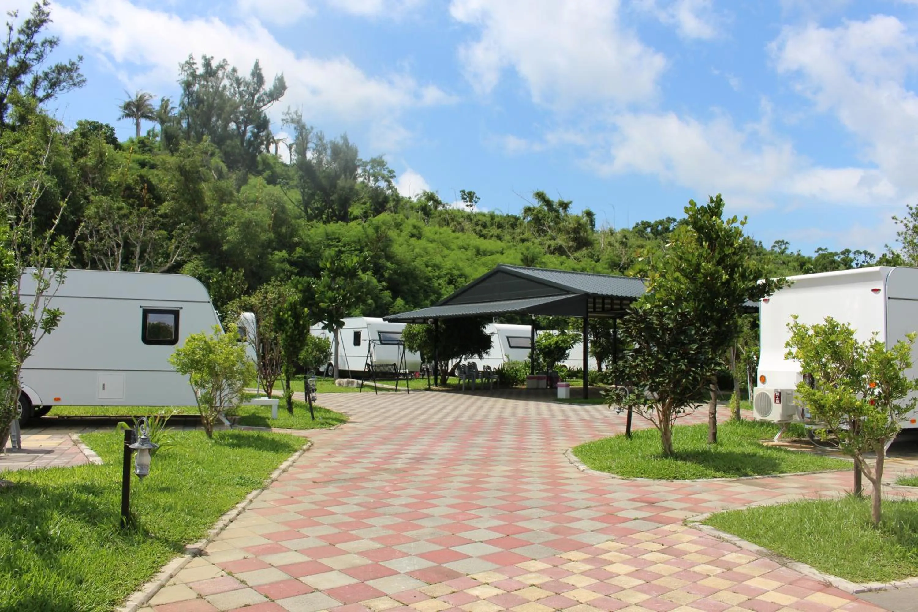 Kenting Houbihu Camping Car B&B