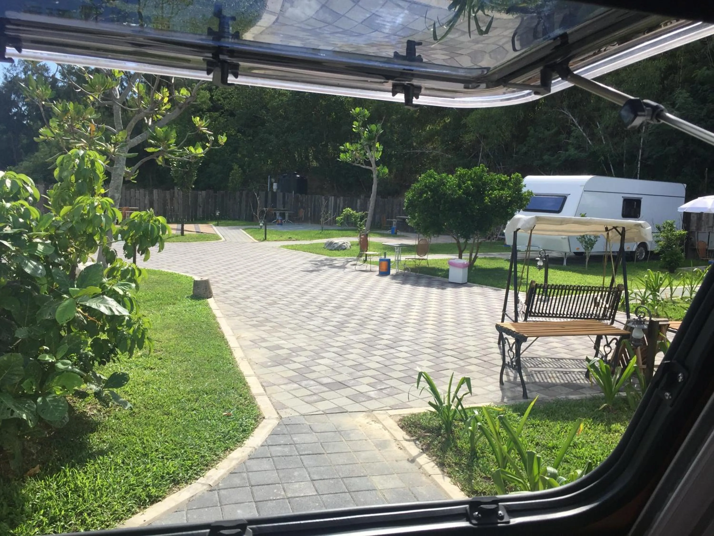 Garden in Kenting Houbihu Camping Car B&B