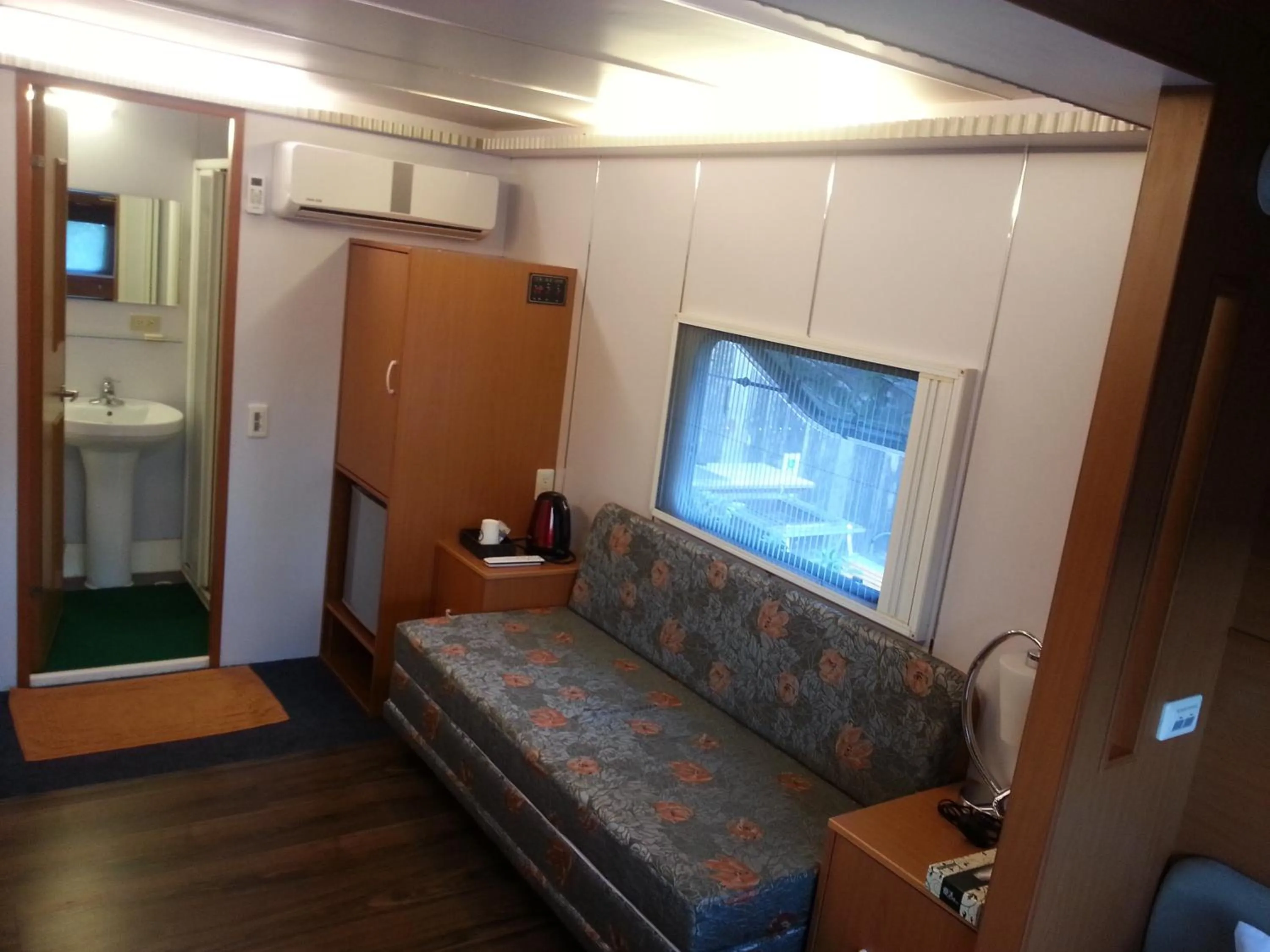 Kenting Houbihu Camping Car B&B