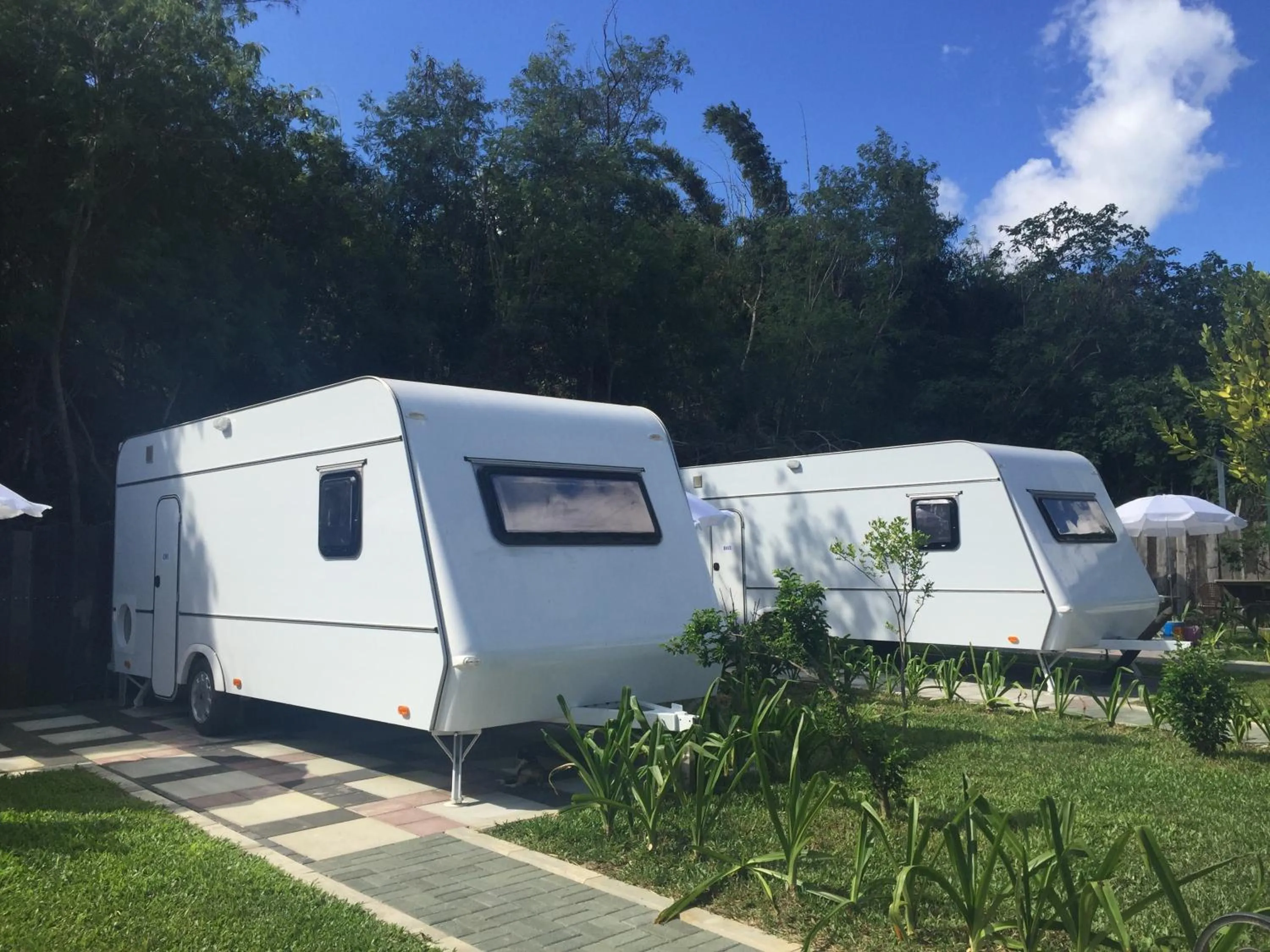 Facade/entrance in Kenting Houbihu Camping Car B&B