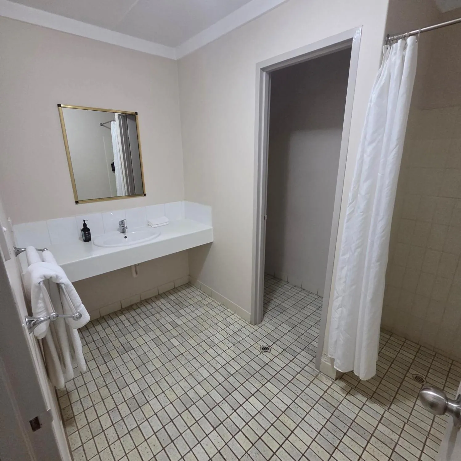 Bathroom in Sanno Marracoonda Perth Airport Hotel