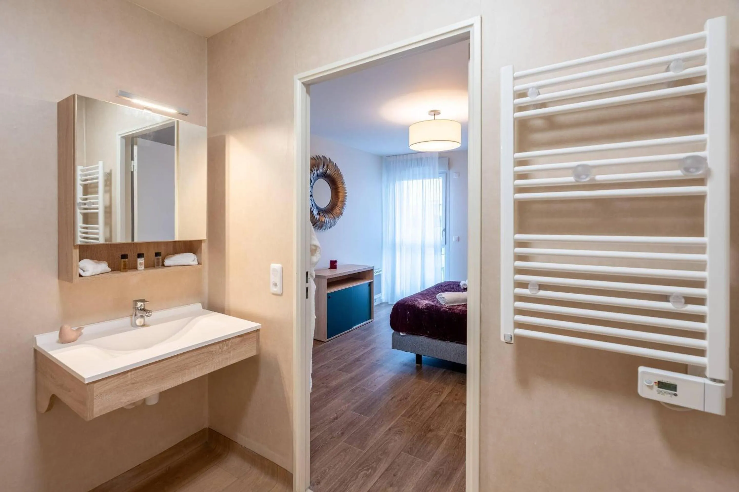 Bedroom, Bed in Quality Aparthotel Reims - Les Capucins