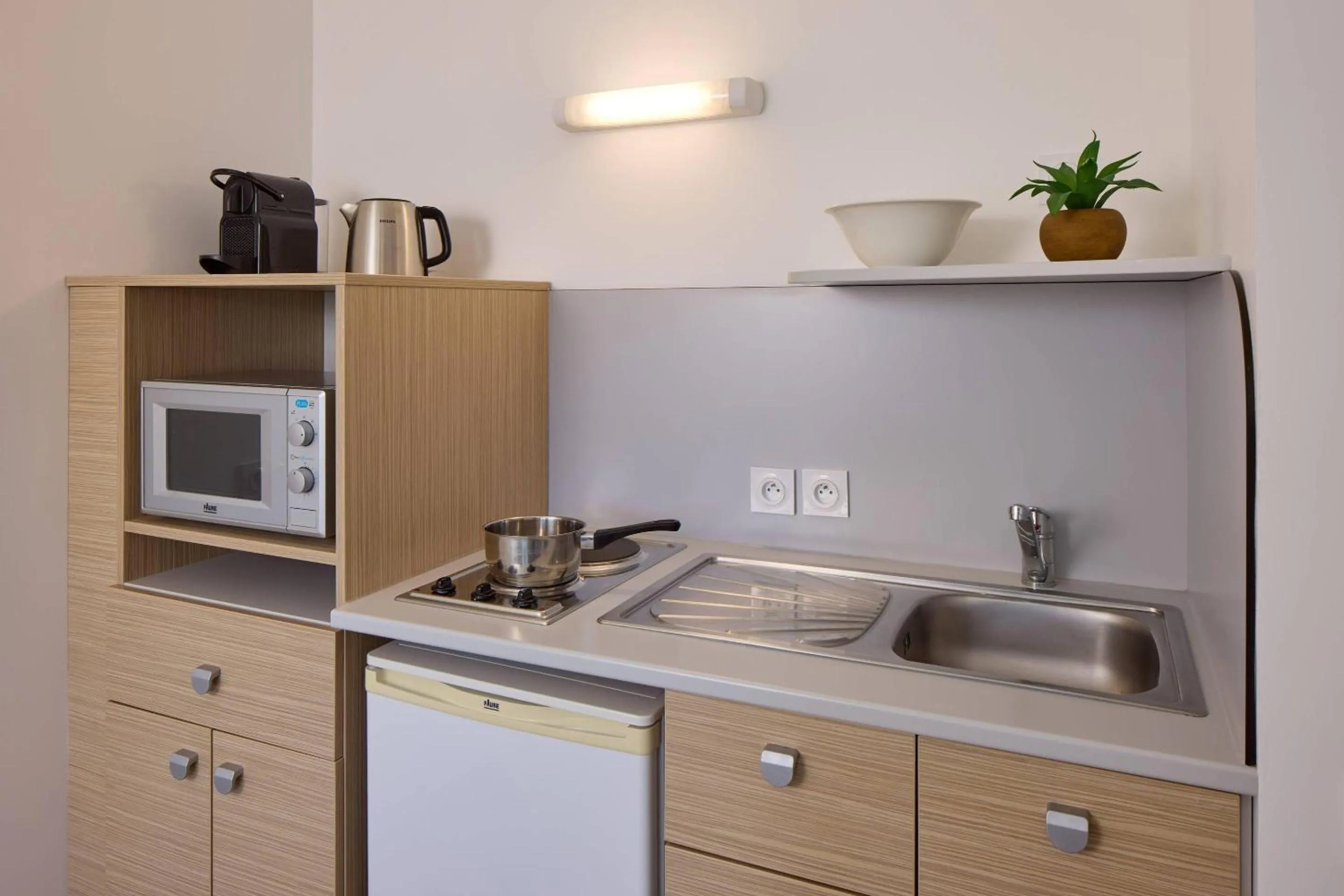 Kitchen or kitchenette in Quality Aparthotel Orleans Sud Zenith