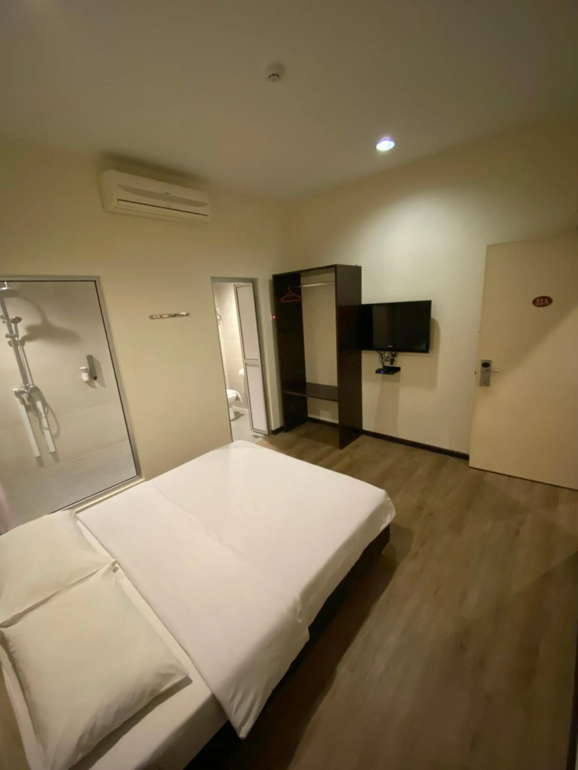 Bed in Raintree Hotel