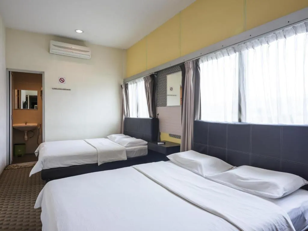 Bed in Raintree Hotel