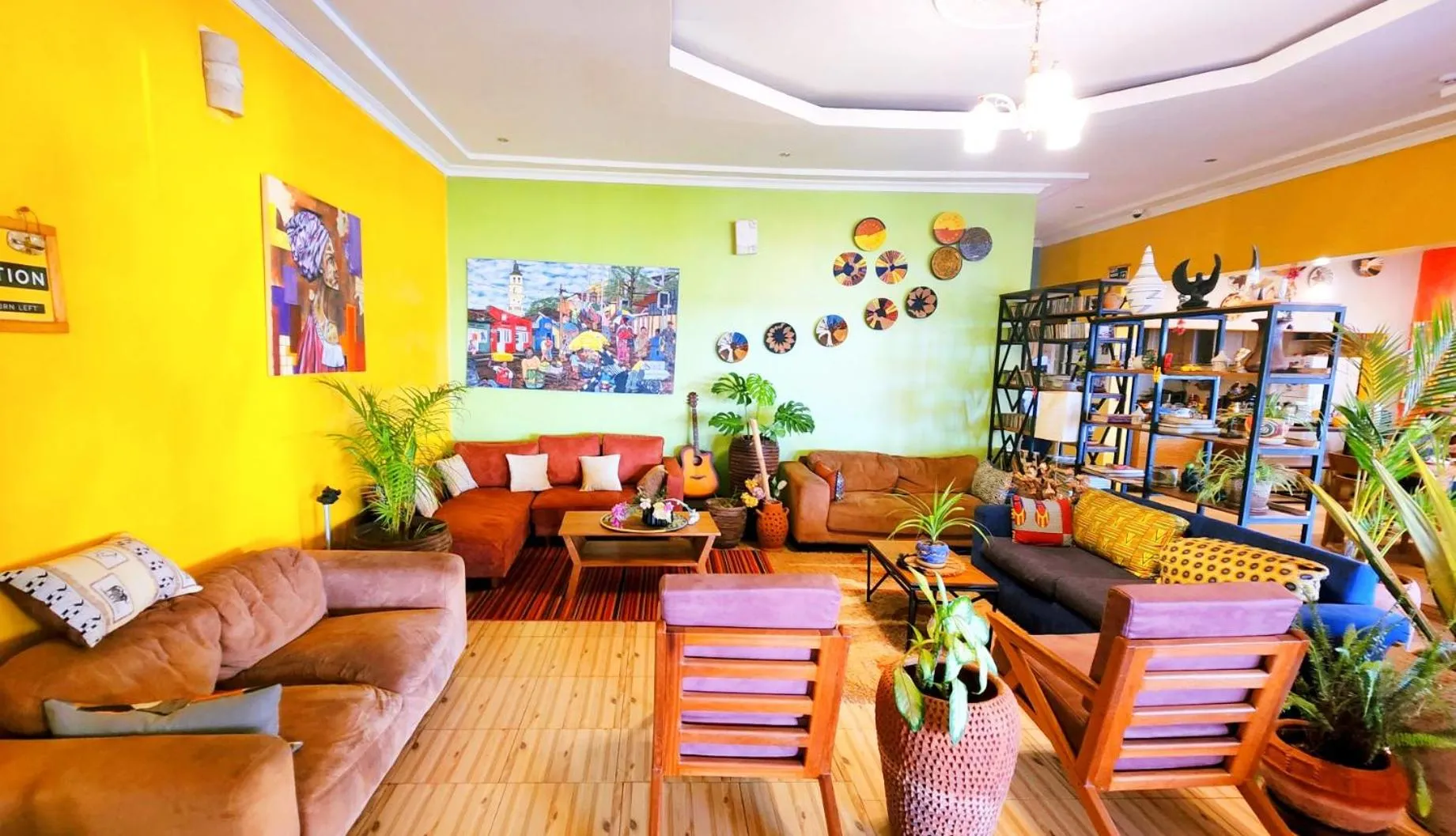 Communal lounge/ TV room in Yambi Guesthouse