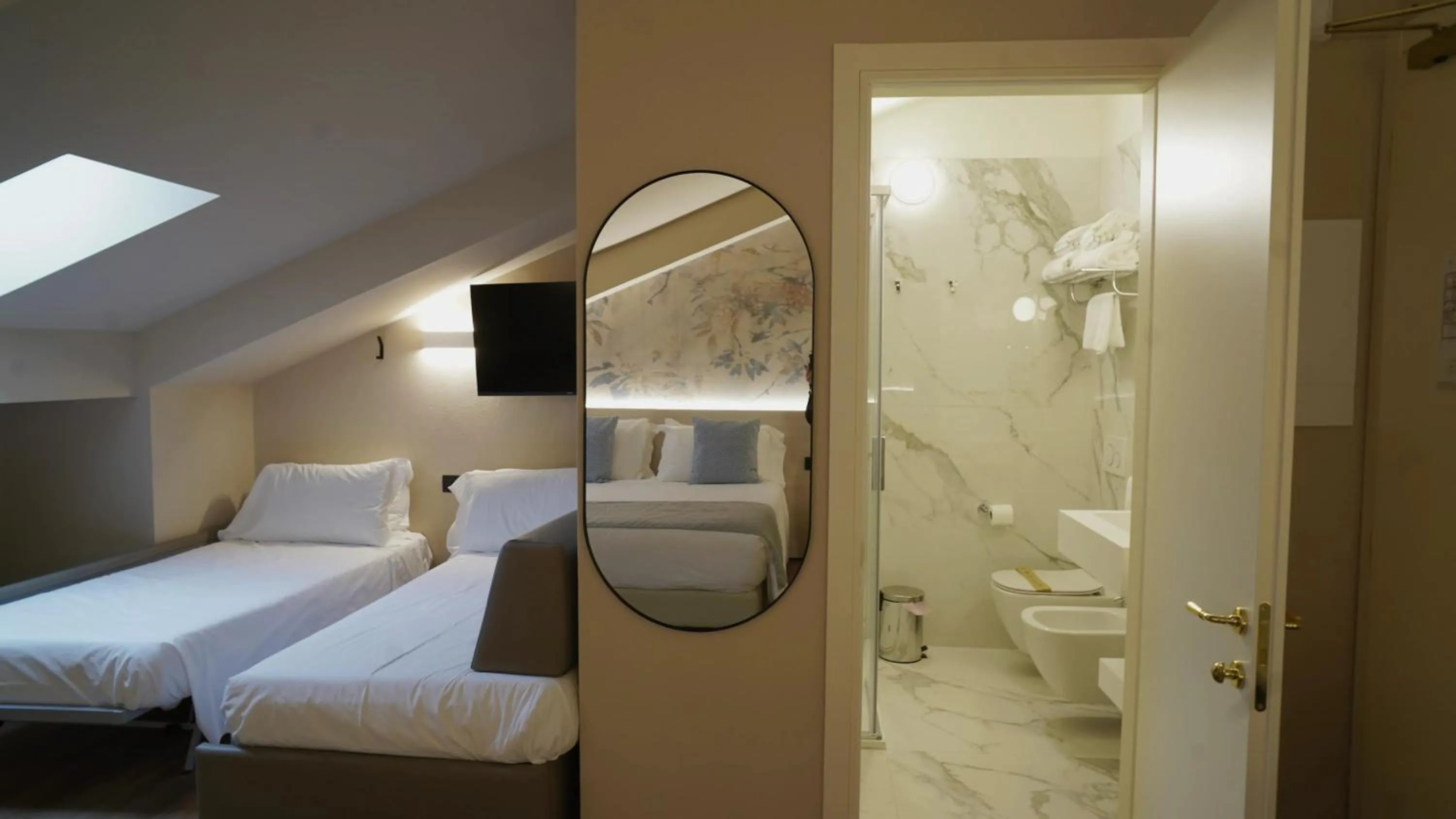 Bathroom, Bed in Locanda del lupo