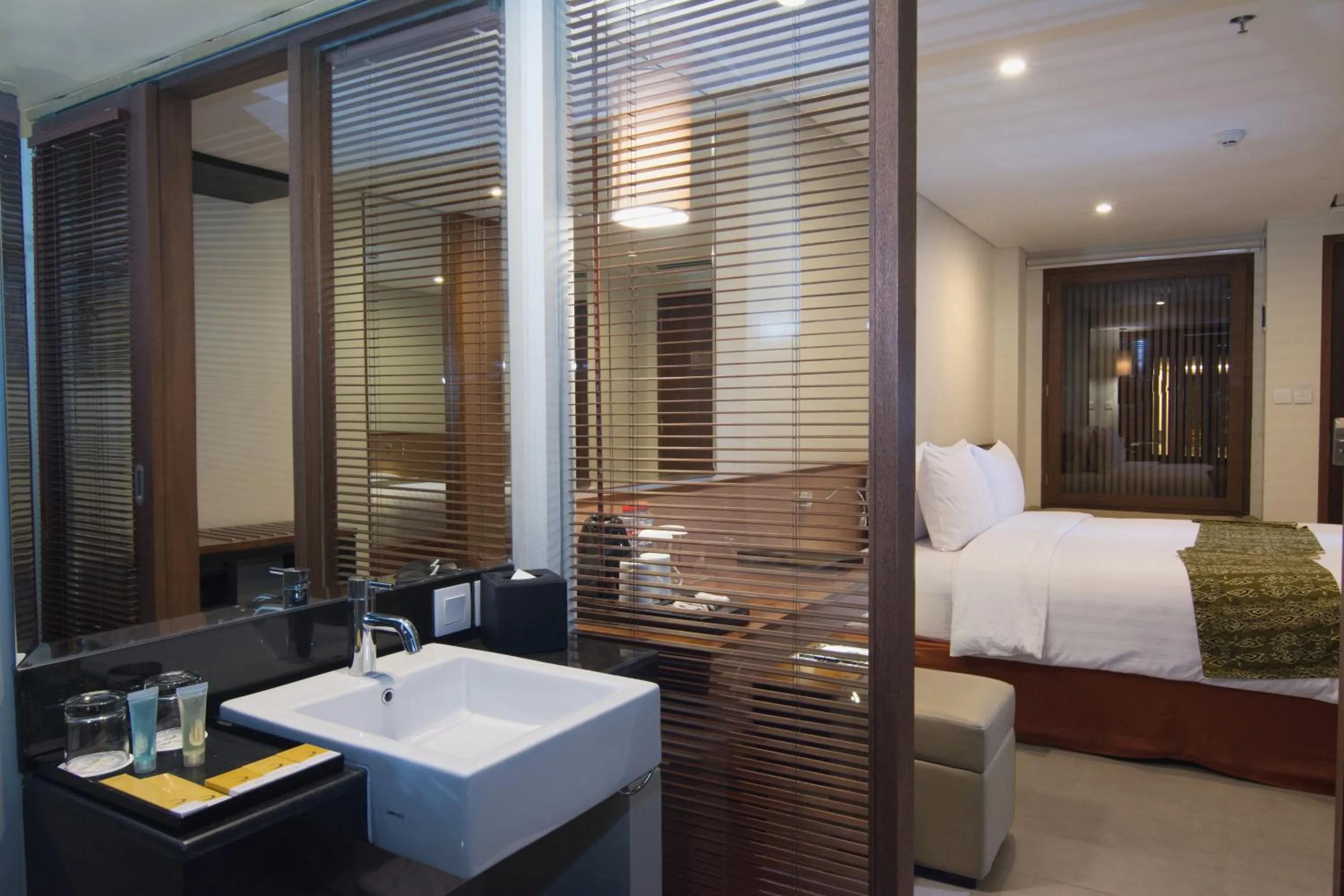 Bathroom, Bed in Savvoya Hotel Seminyak