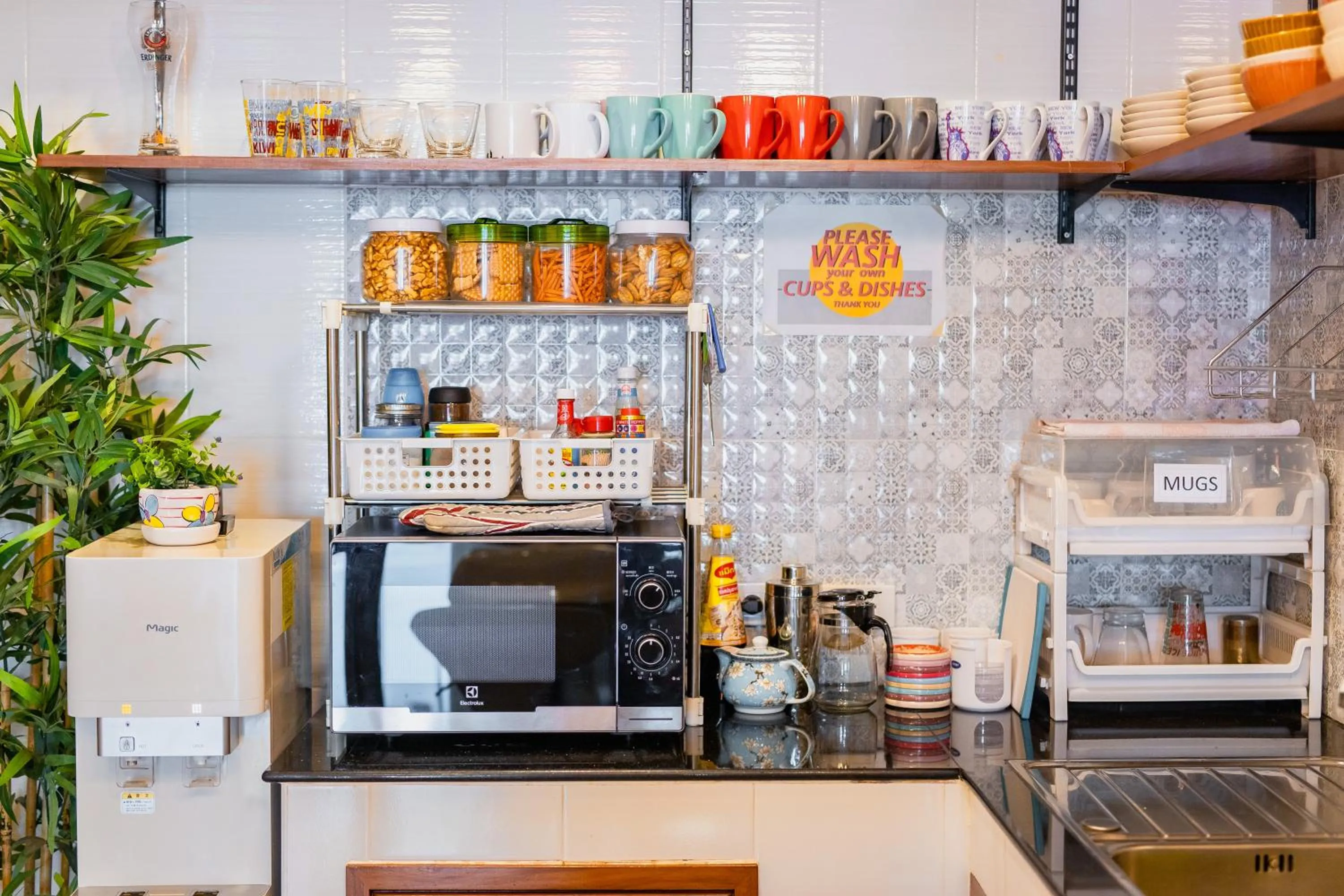 Coffee/tea facilities in Restiny Hostel