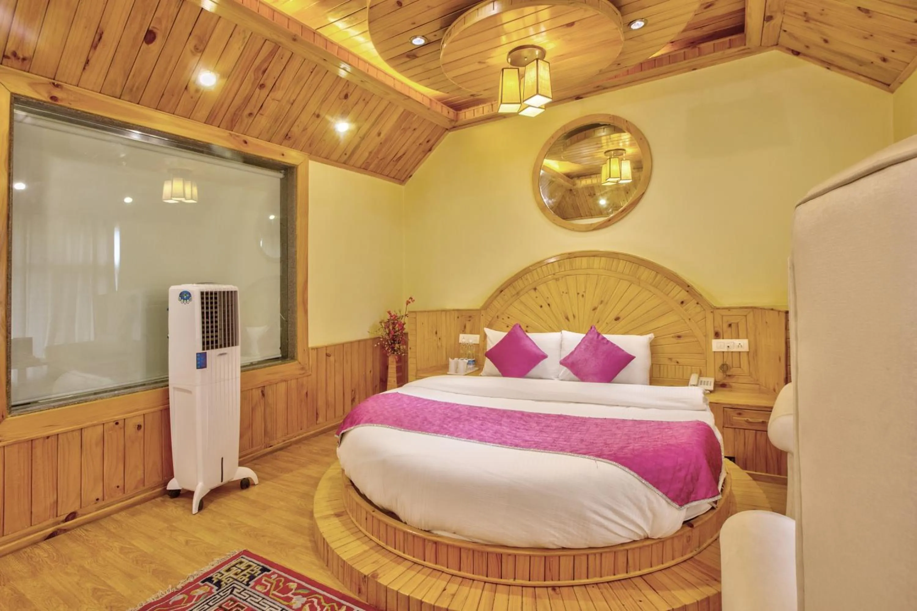 King Room with Balcony in The Holiday Resorts and Cottages