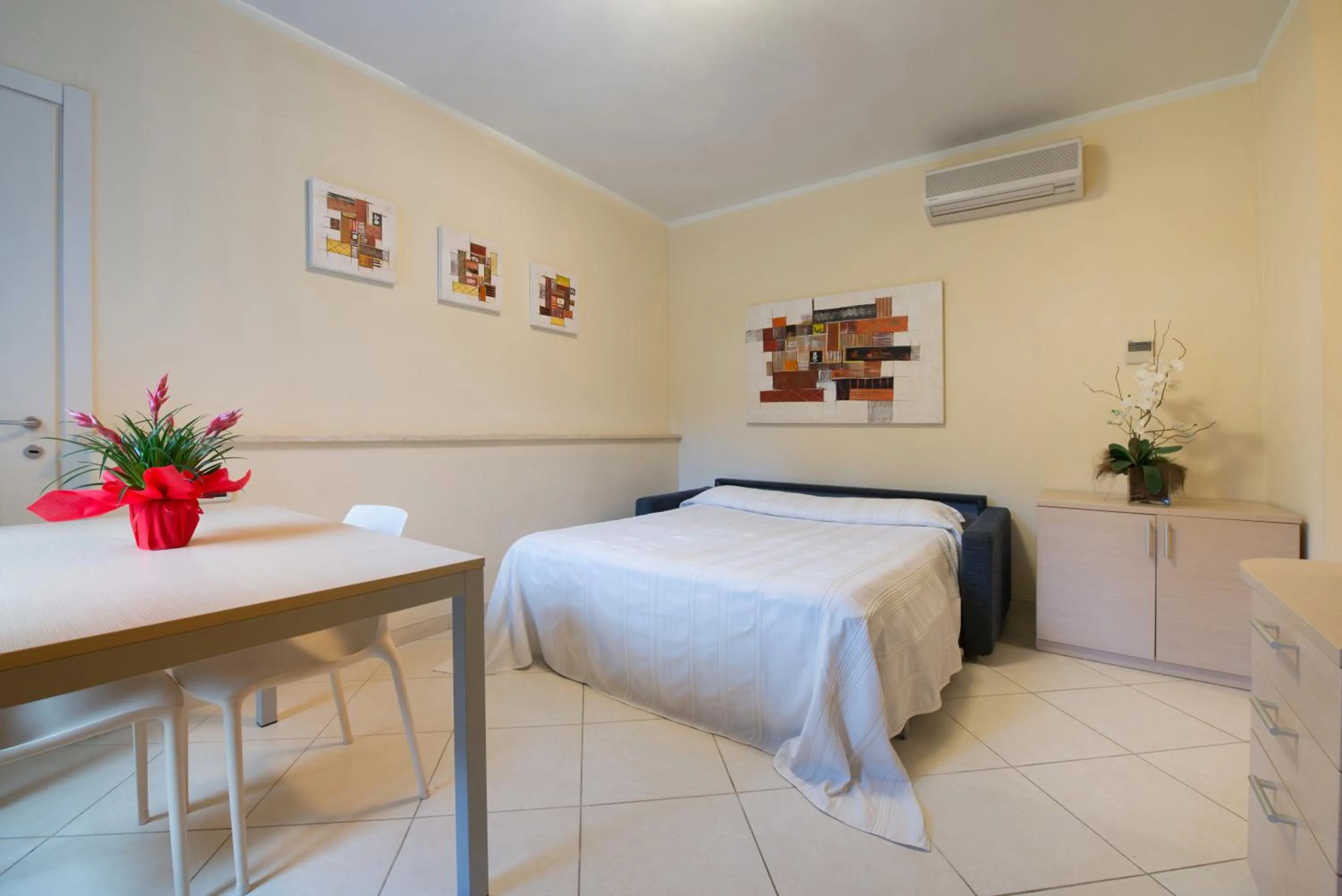 Living room, Bed in Residence Colombo