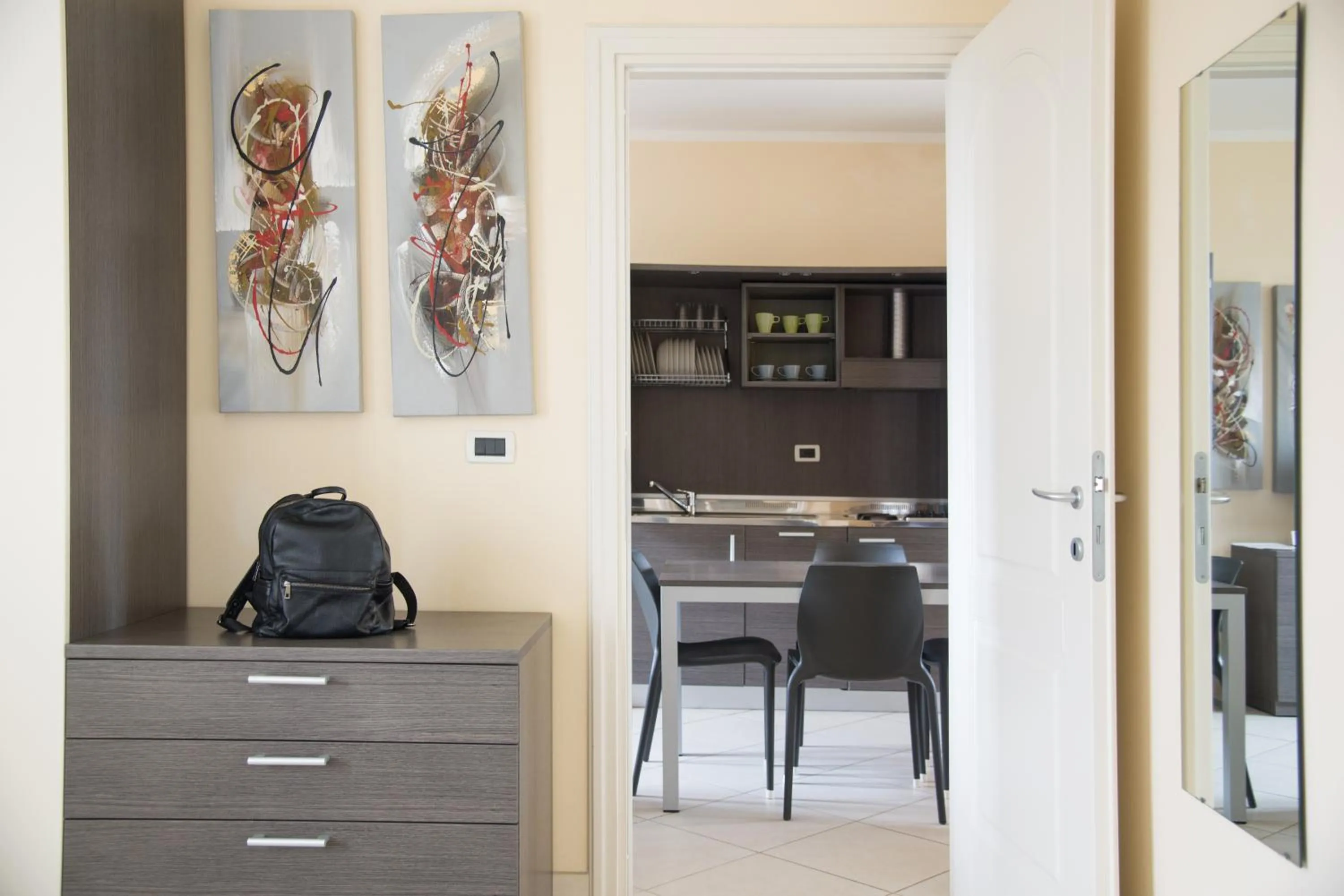 Photo of the whole room in Residence Colombo