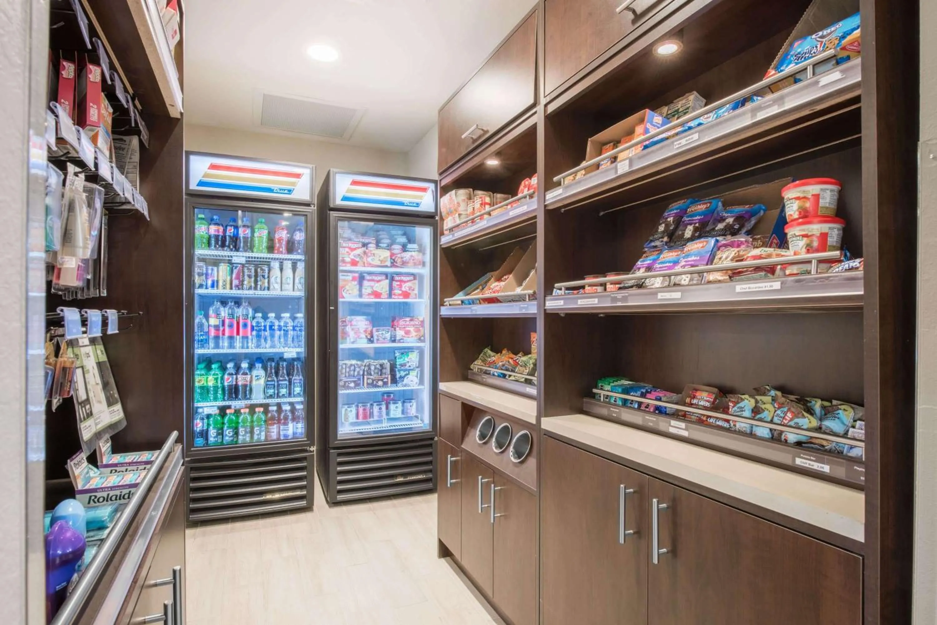 Food and drinks in Hawthorn Suites by Wyndham Bridgeport