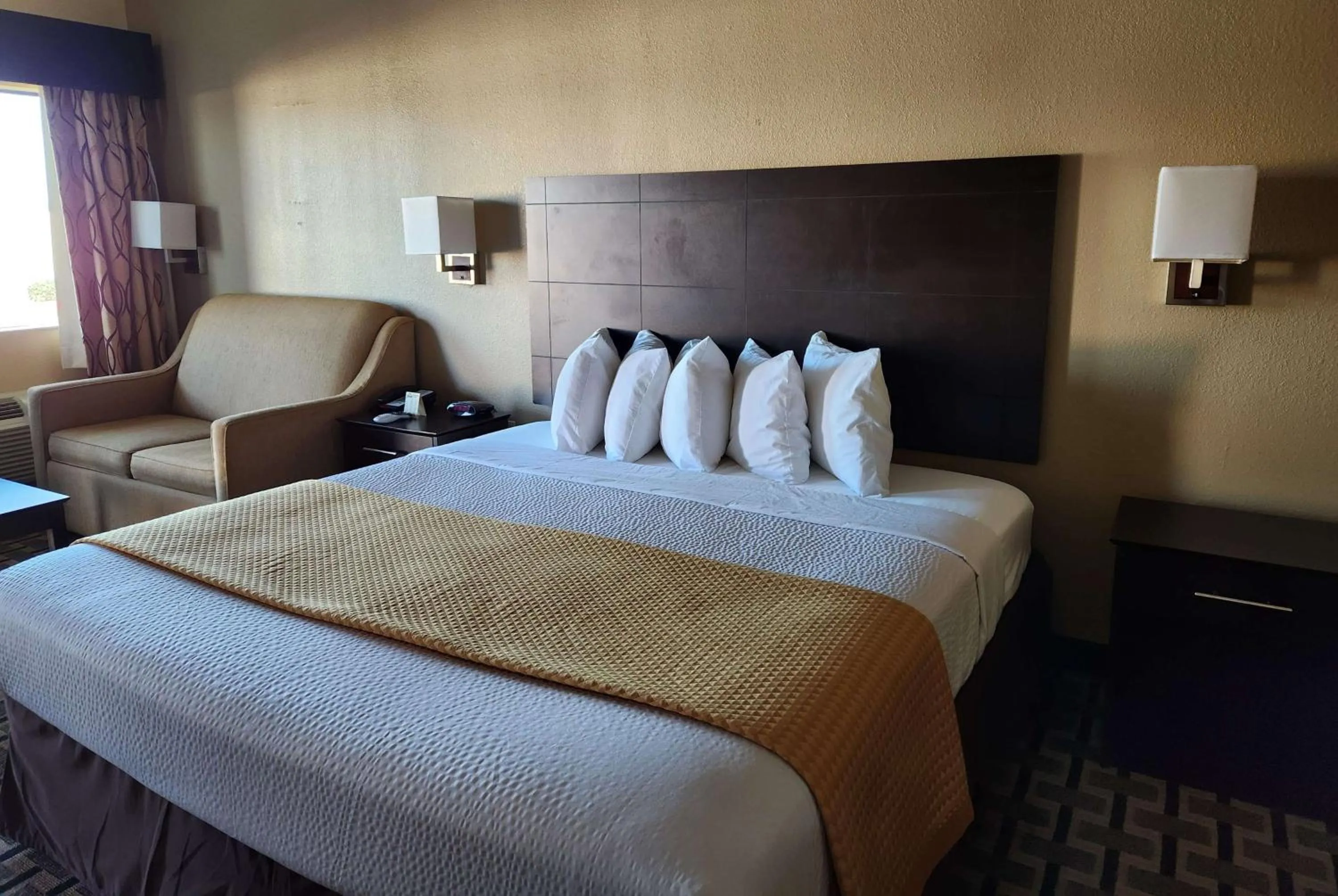 Photo of the whole room, Bed in Days Inn by Wyndham Baytown East