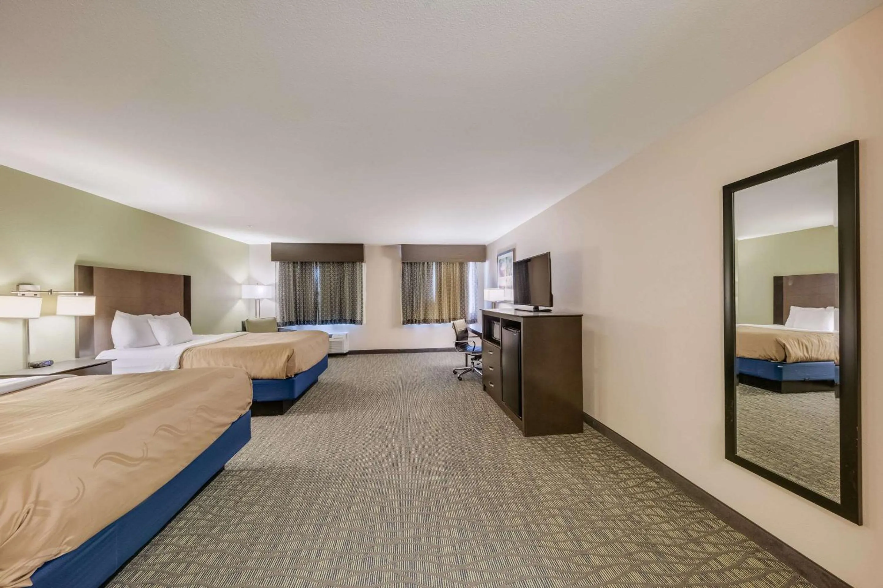 Photo of the whole room, Bed in Quality Inn & Suites Ardmore